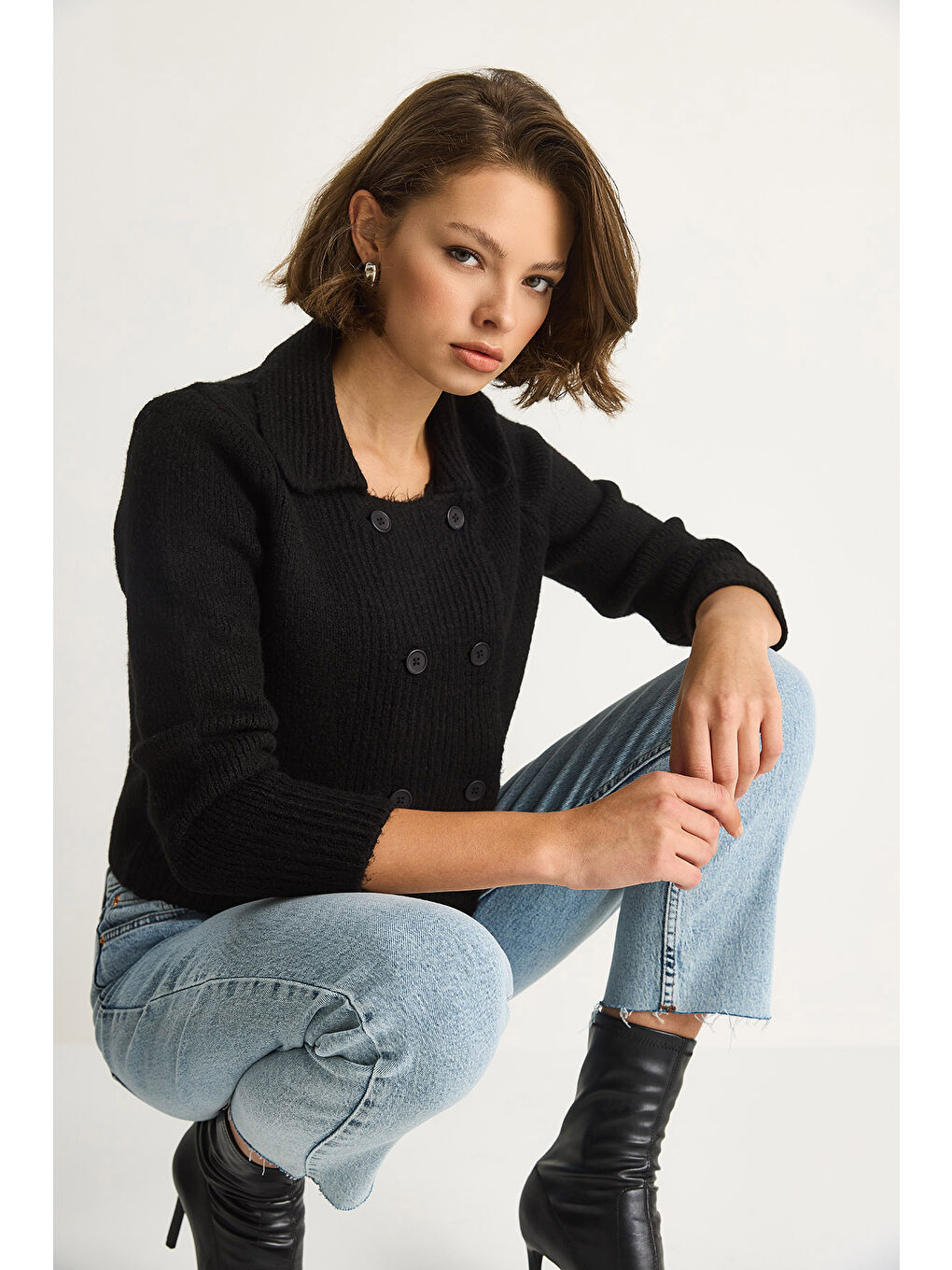 Siyah Kadın Polo Yaka Düğmeli Yumuşak Hırka-1