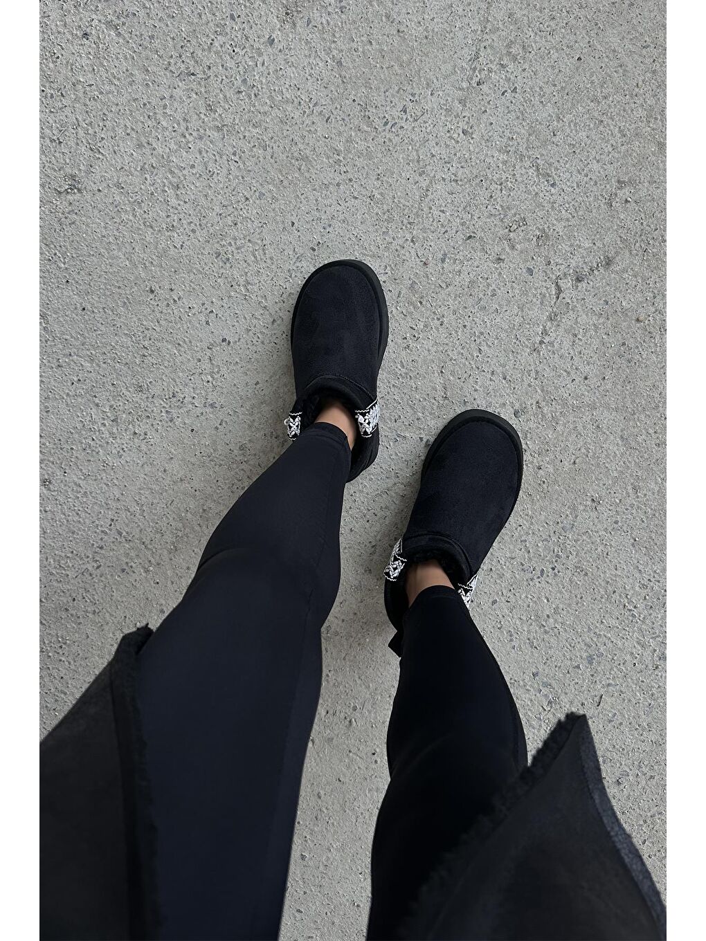 Rosso Kadın İçi Tüylü Kalın Taban Süet Yarım Bot Siyah-2