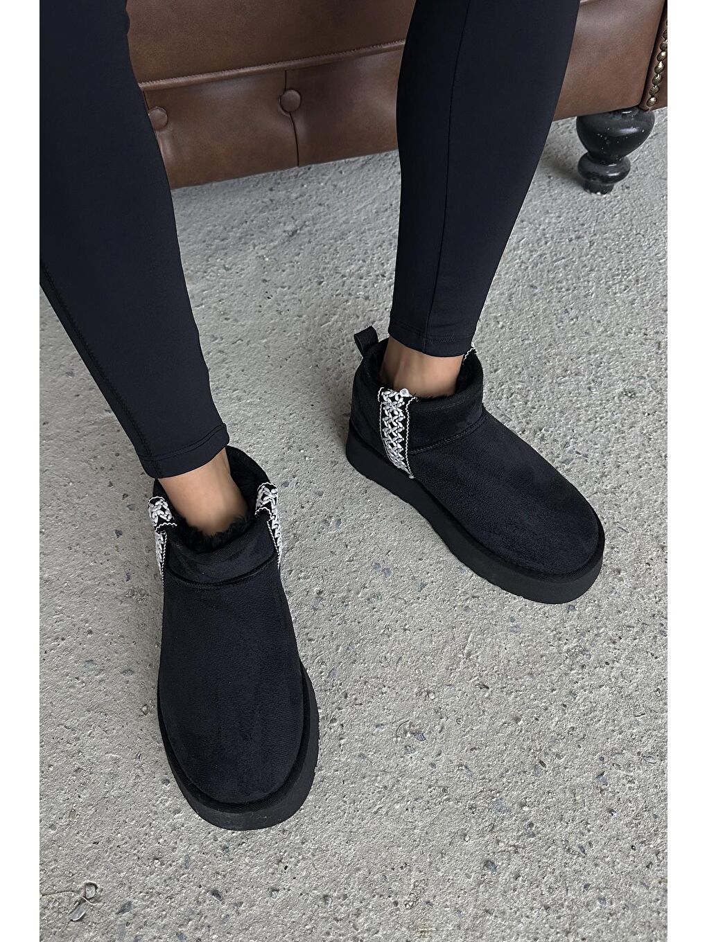 Rosso Kadın İçi Tüylü Kalın Taban Süet Yarım Bot Siyah-3