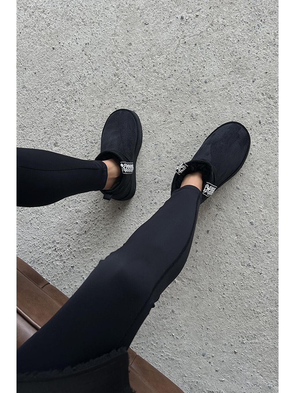 Rosso Kadın İçi Tüylü Kalın Taban Süet Yarım Bot Siyah-4