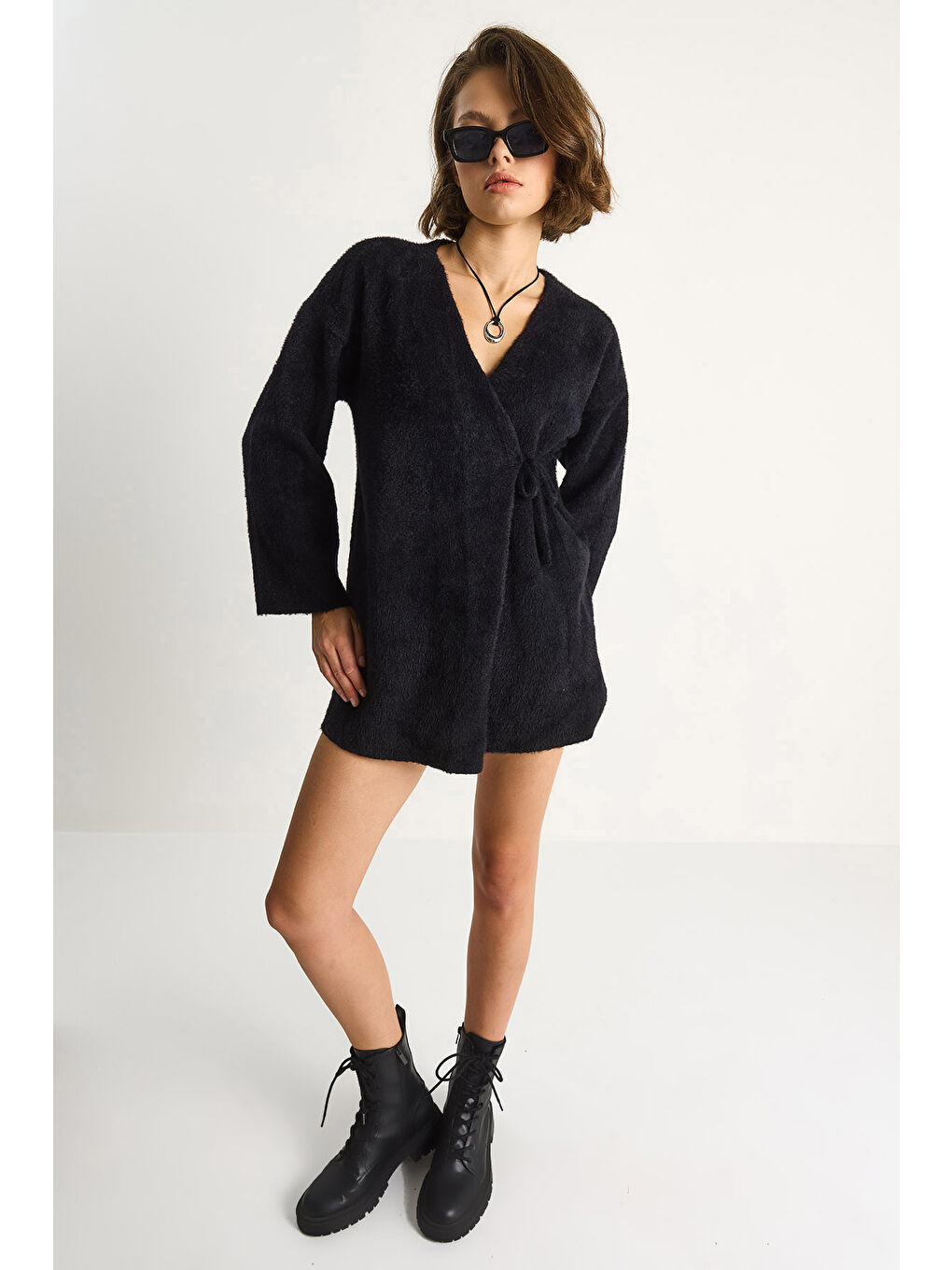 Siyah Kadın Kruvaze Kapama Yandan Bağlamalı Yumuşak Dokulu Triko Kimona W-1