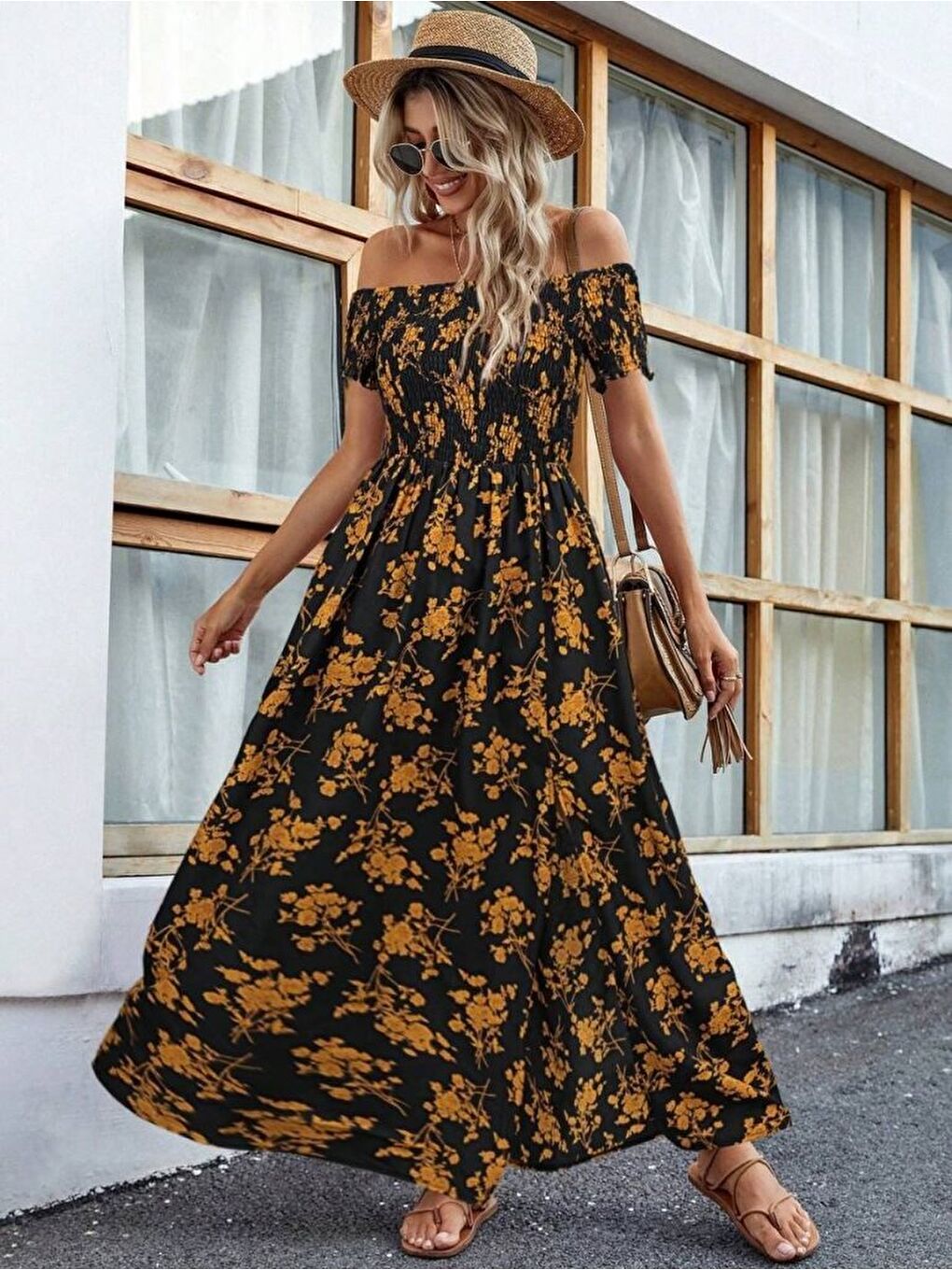 Siyah Kadın Kısa Kollu Madonna Yaka Yırtmaçlı çiçek Desenli Süprem Elbise-1