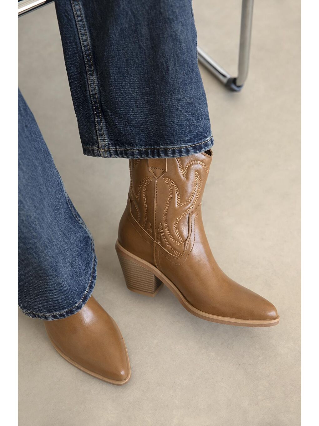 Kahverengi Hadley Kadın Kırışık Deri Topuklu Bot Camel-2