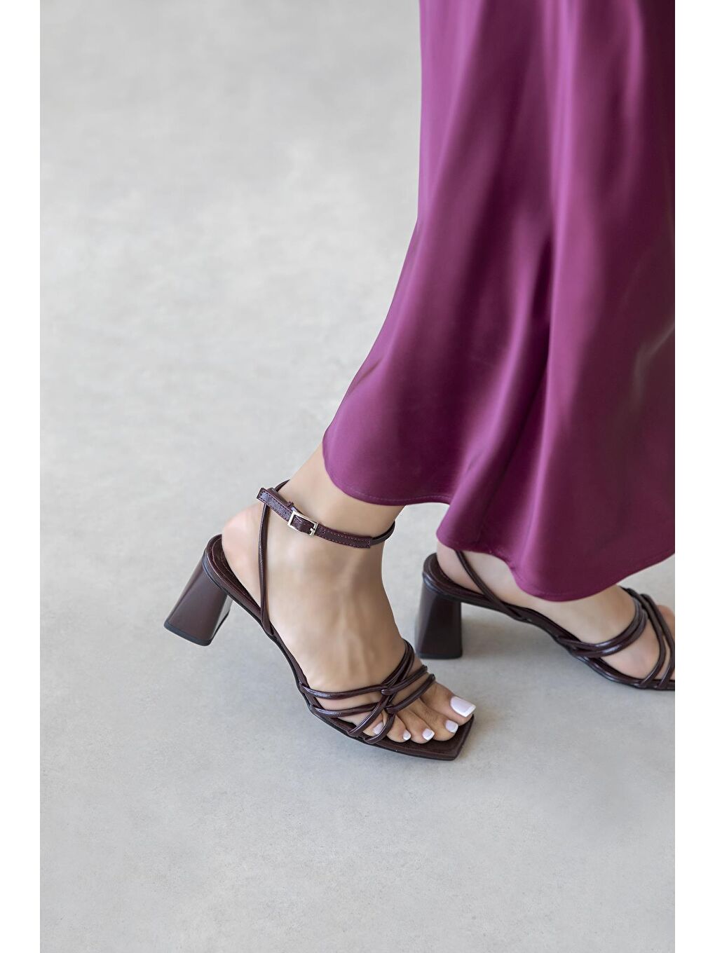 Onika Kadın Topuklu Kırışık Deri Sandalet Bordo-2