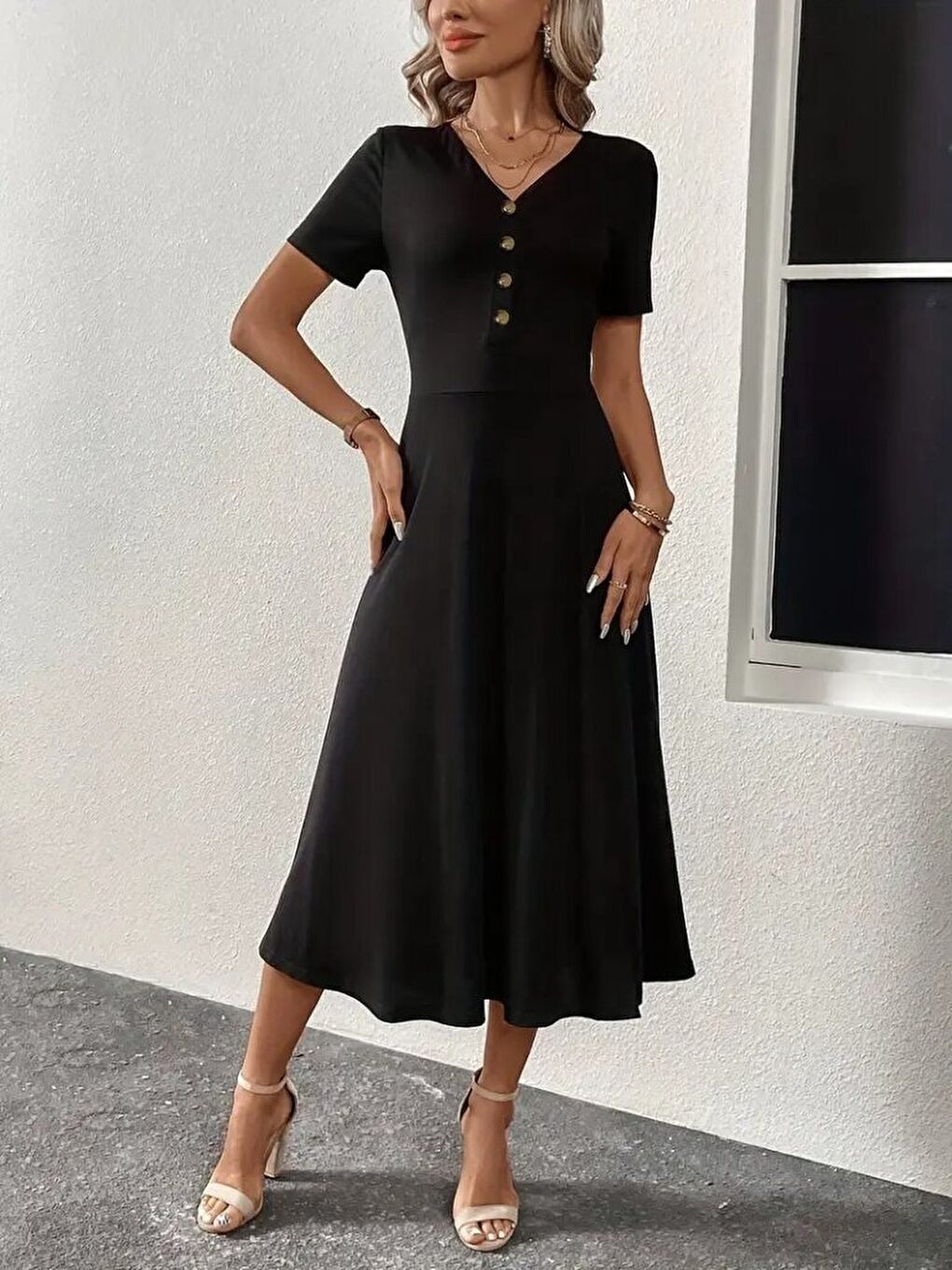 Siyah Kadın Kısa Kollu V Yakalı önden Düğmeli Yırtmaçlı Midi Viskon Elbise-4