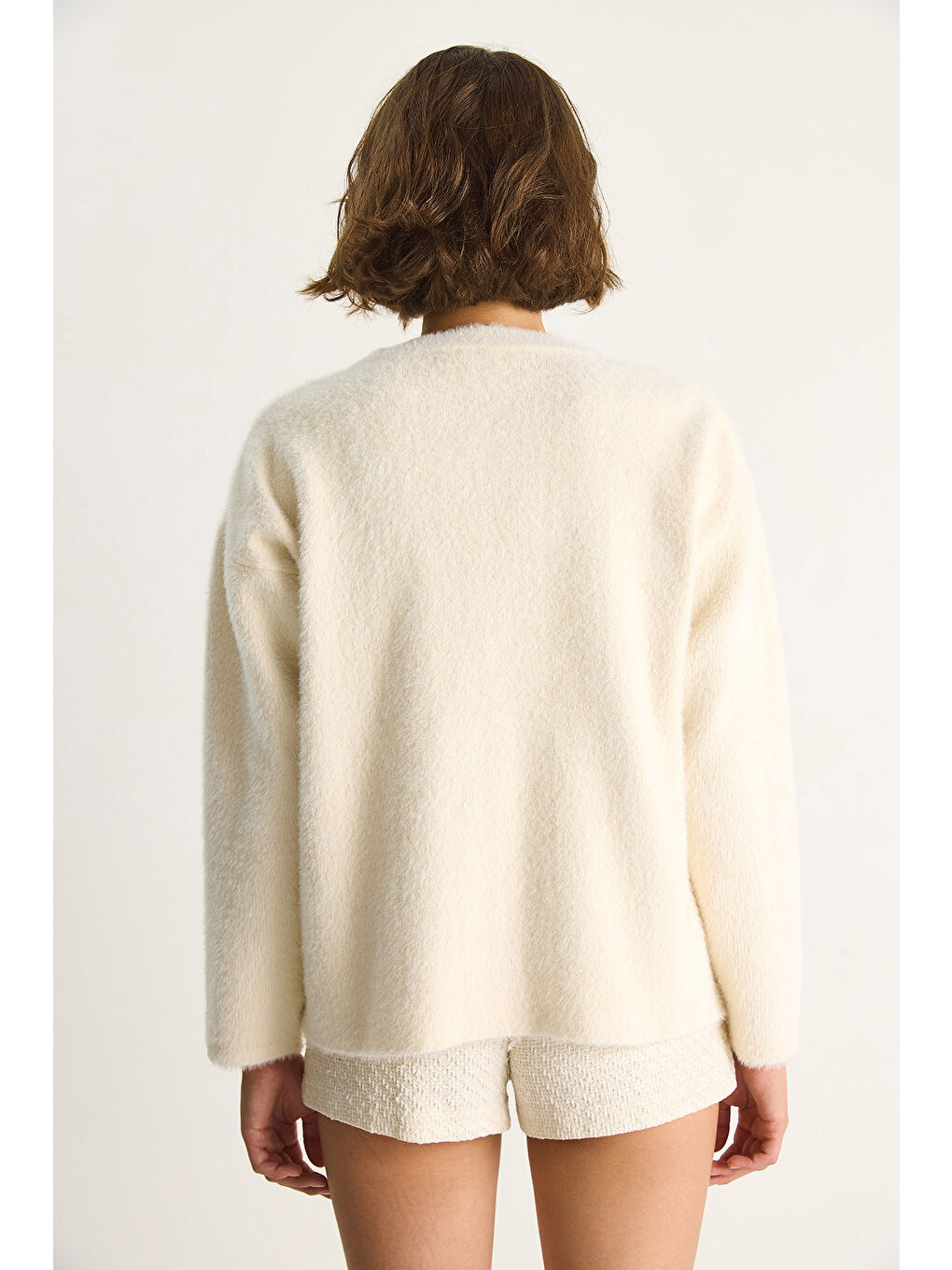 Ekru Kadın V Yaka Düğmeli Çiçek Aksesuarlı Yumuşak Dokulu Hırka-7