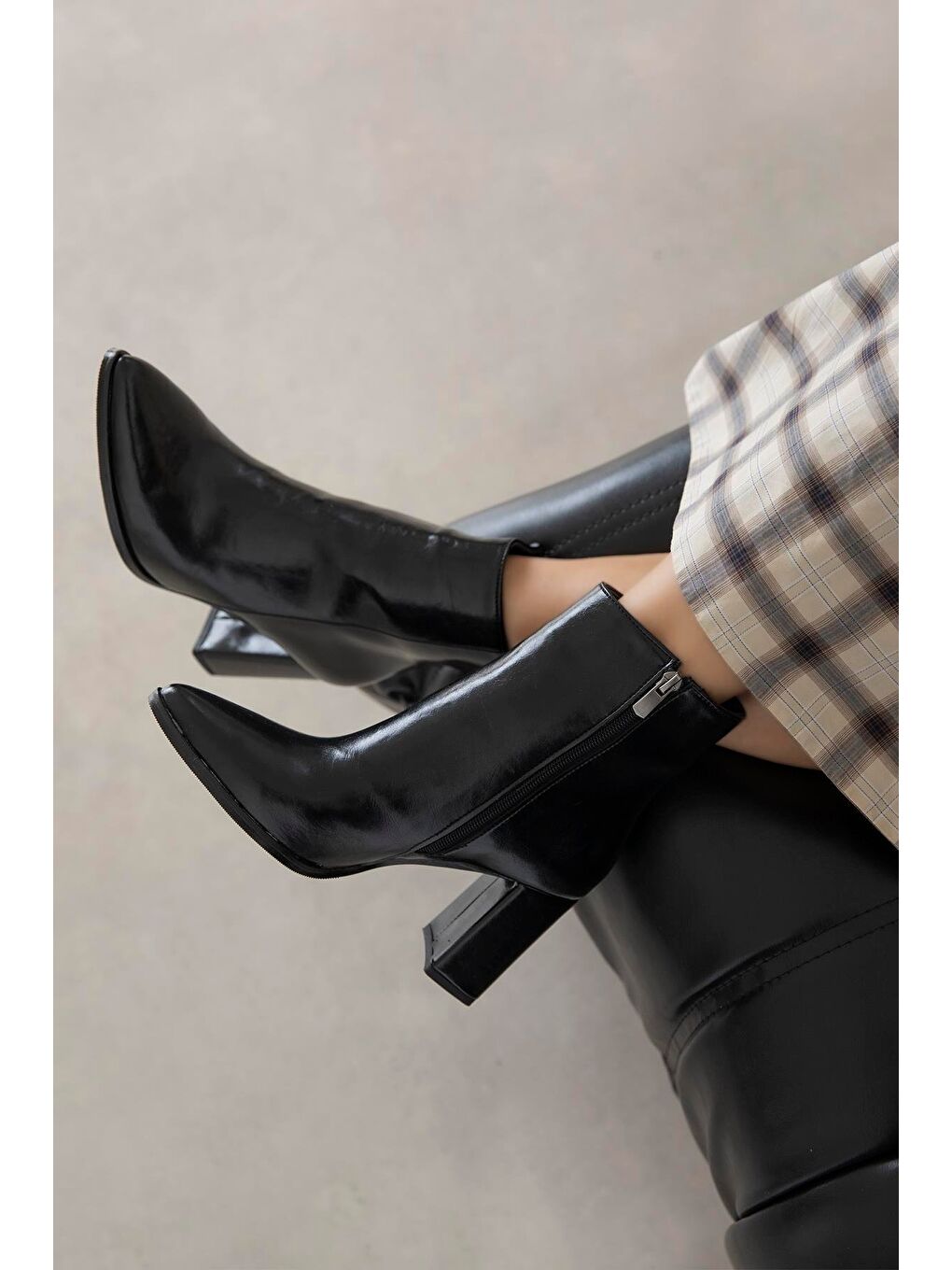 Fergal Kadın Topuklu Kırışık Deri Bot Siyah