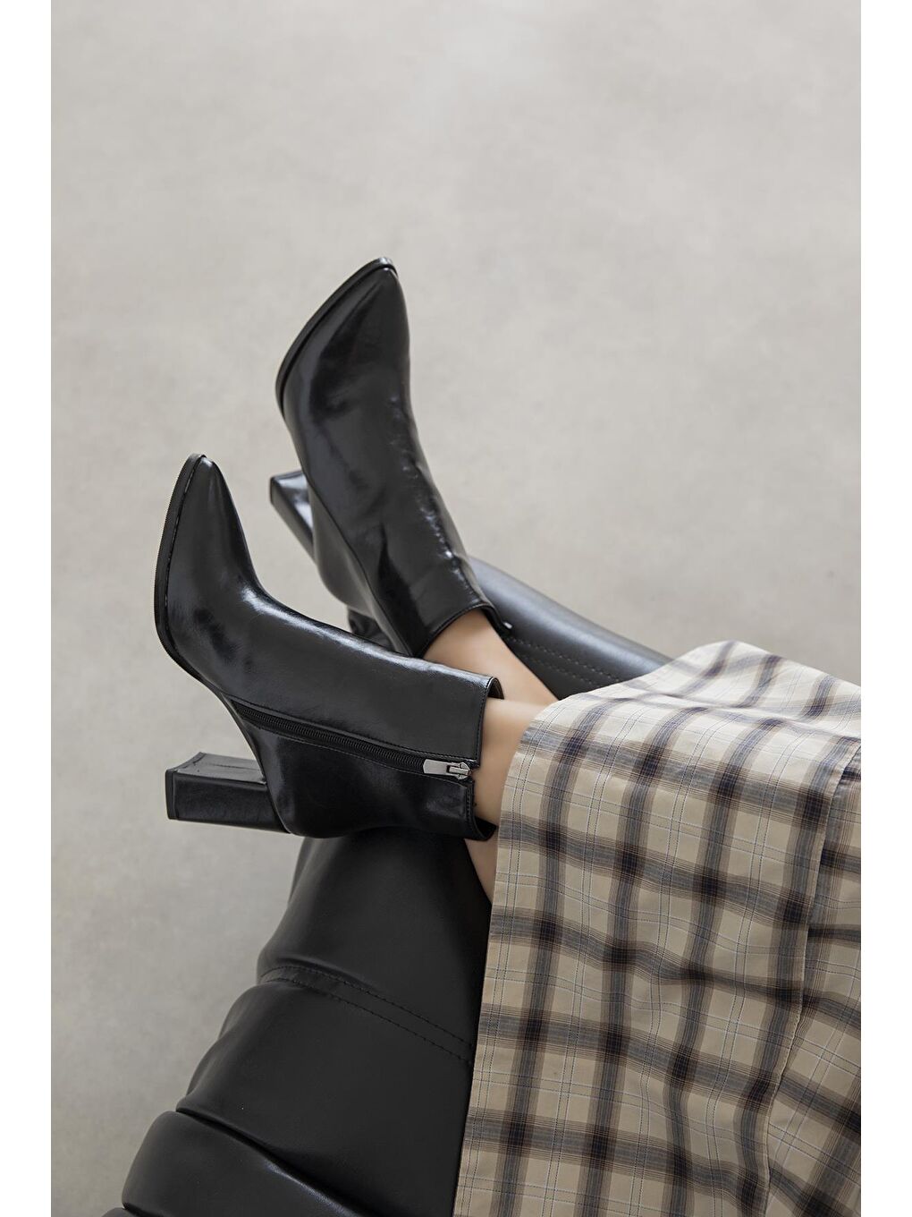 Fergal Kadın Topuklu Kırışık Deri Bot Siyah-1