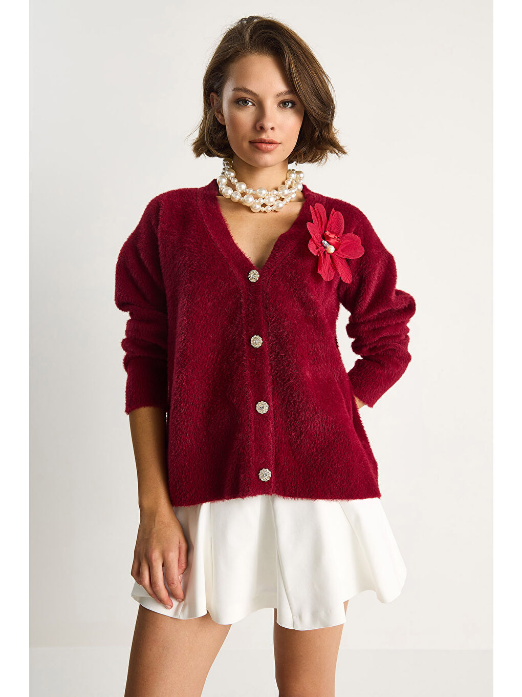 Bordo Kadın V Yaka Düğmeli Çiçek Aksesuarlı Yumuşak Dokulu Hırka-1