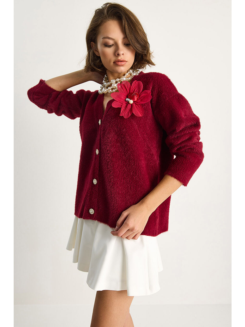 Bordo Kadın V Yaka Düğmeli Çiçek Aksesuarlı Yumuşak Dokulu Hırka-3