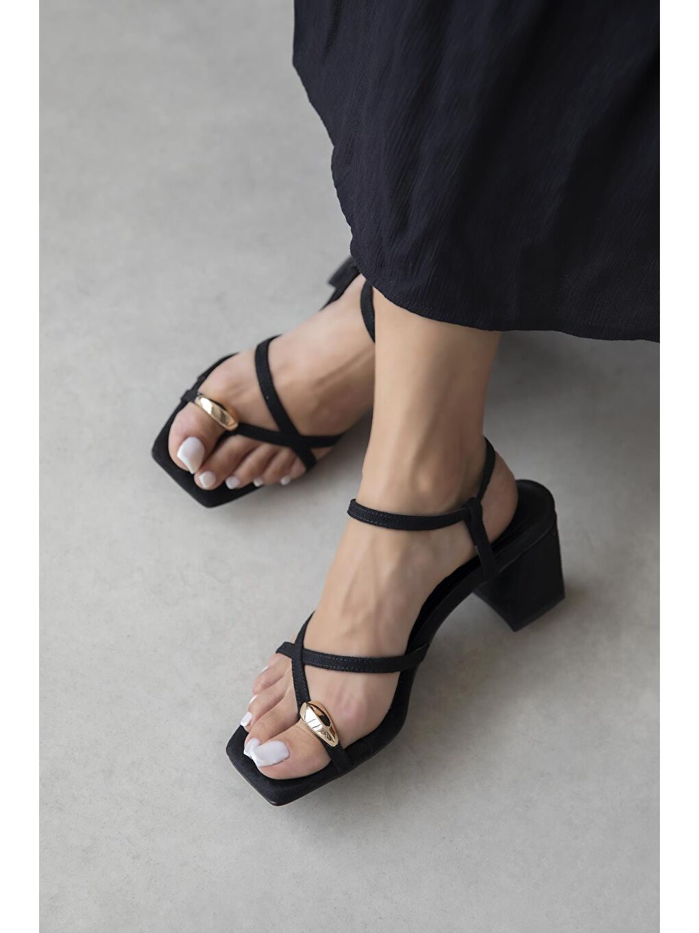 Ketrin Kadın Parmak Arası Süet  Sandalet Siyah-1