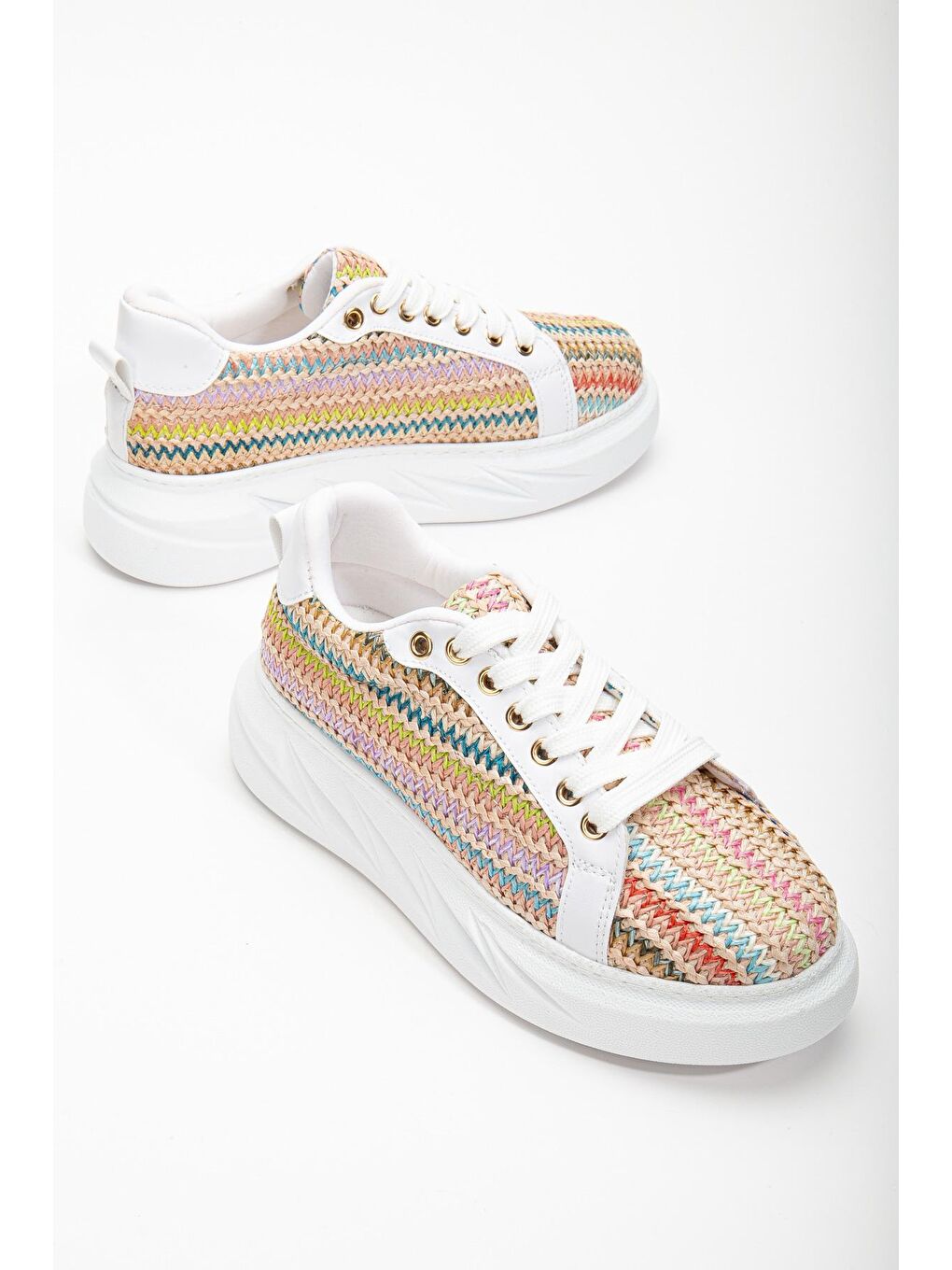 Kadın Rahat Kalıp Zigzag Desenli Bağcıklı Beyaz Spor Ayakkabı-3