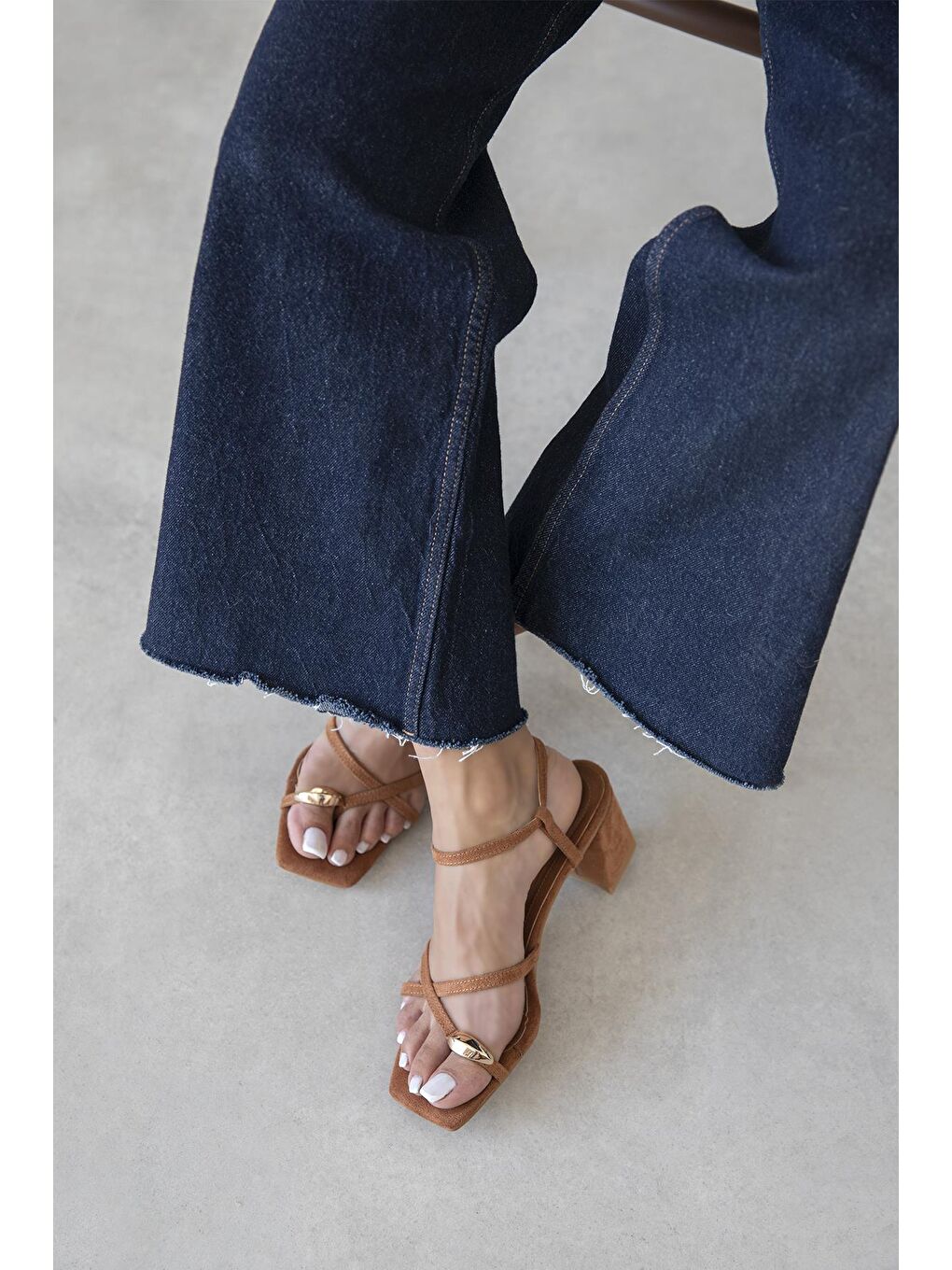 Kahverengi Ketrin Kadın Parmak Arası Süet  Sandalet Taba