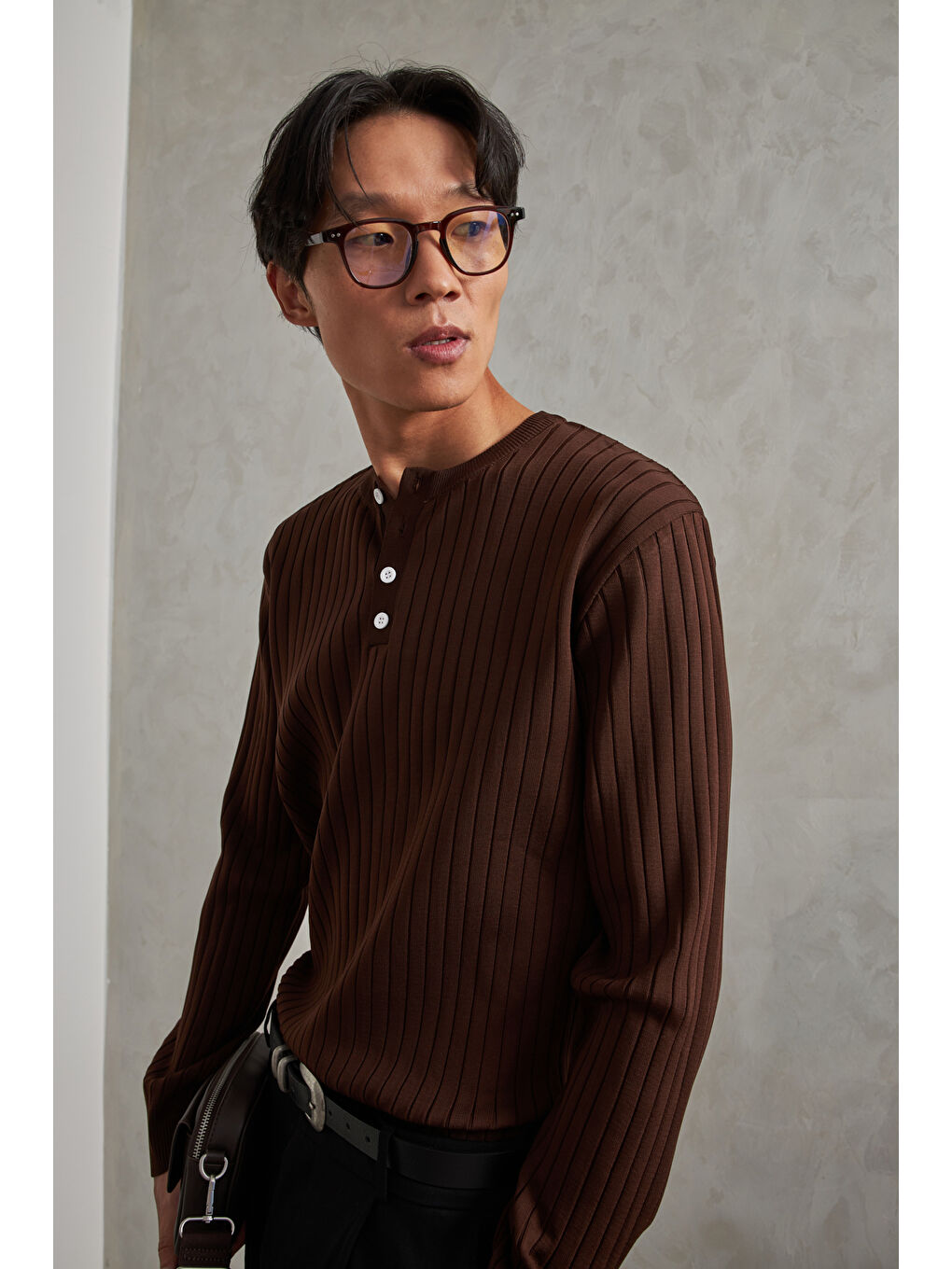 Kahverengi Erkek Fitilli Henley Yaka Düğmeli Triko Kazak-5