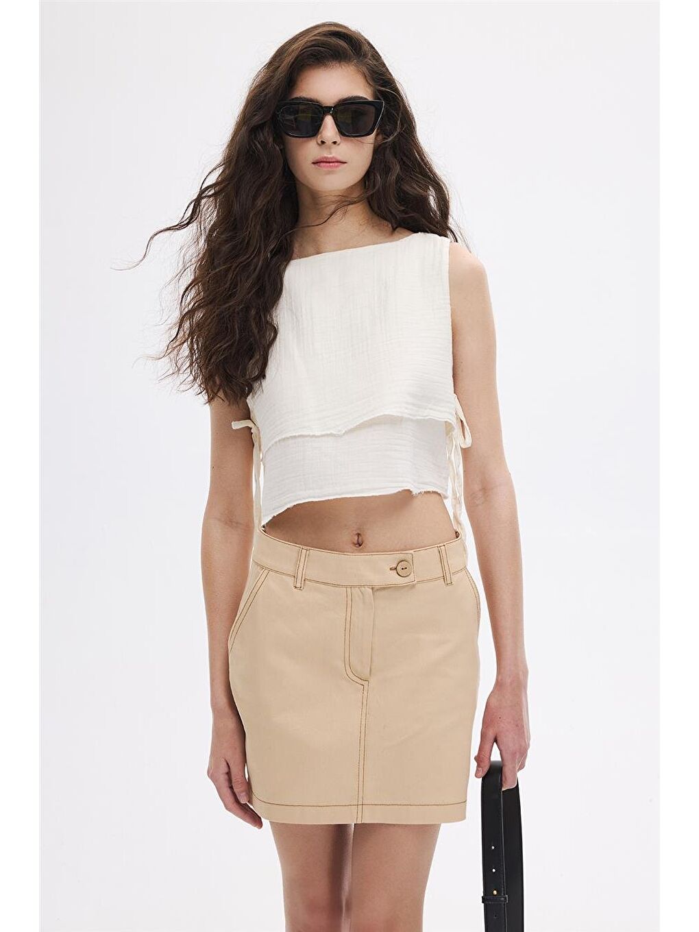 Ekru Yan Bağcıklı Bluz