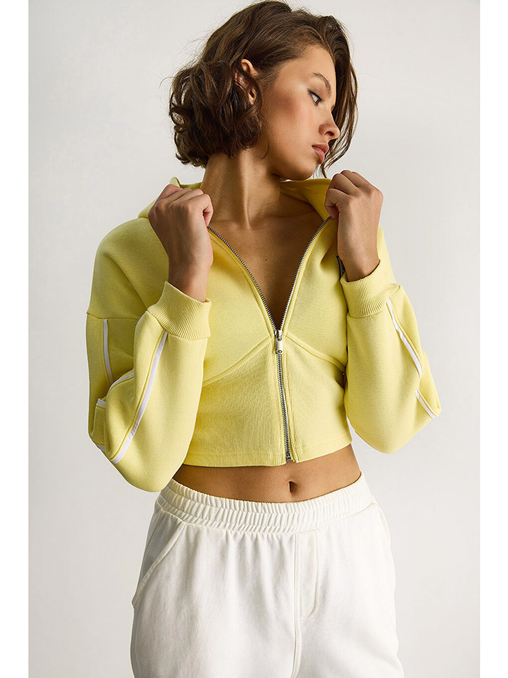 Gri Kadın Kapüşonlu Fermuarlı Korse Detaylı Şardonlu Crop Hırka-2