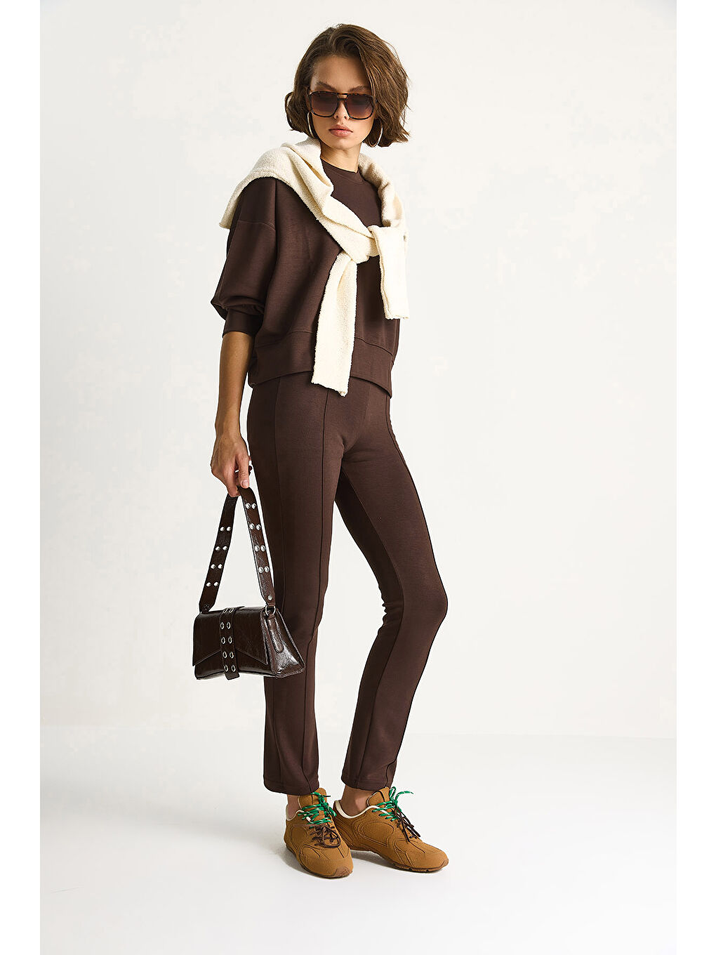 Kahverengi Kadın Yumuşak Dokulu Bisiklet Yaka Oversize Sweat Pantolon Viskon Dalgıç Takım-1