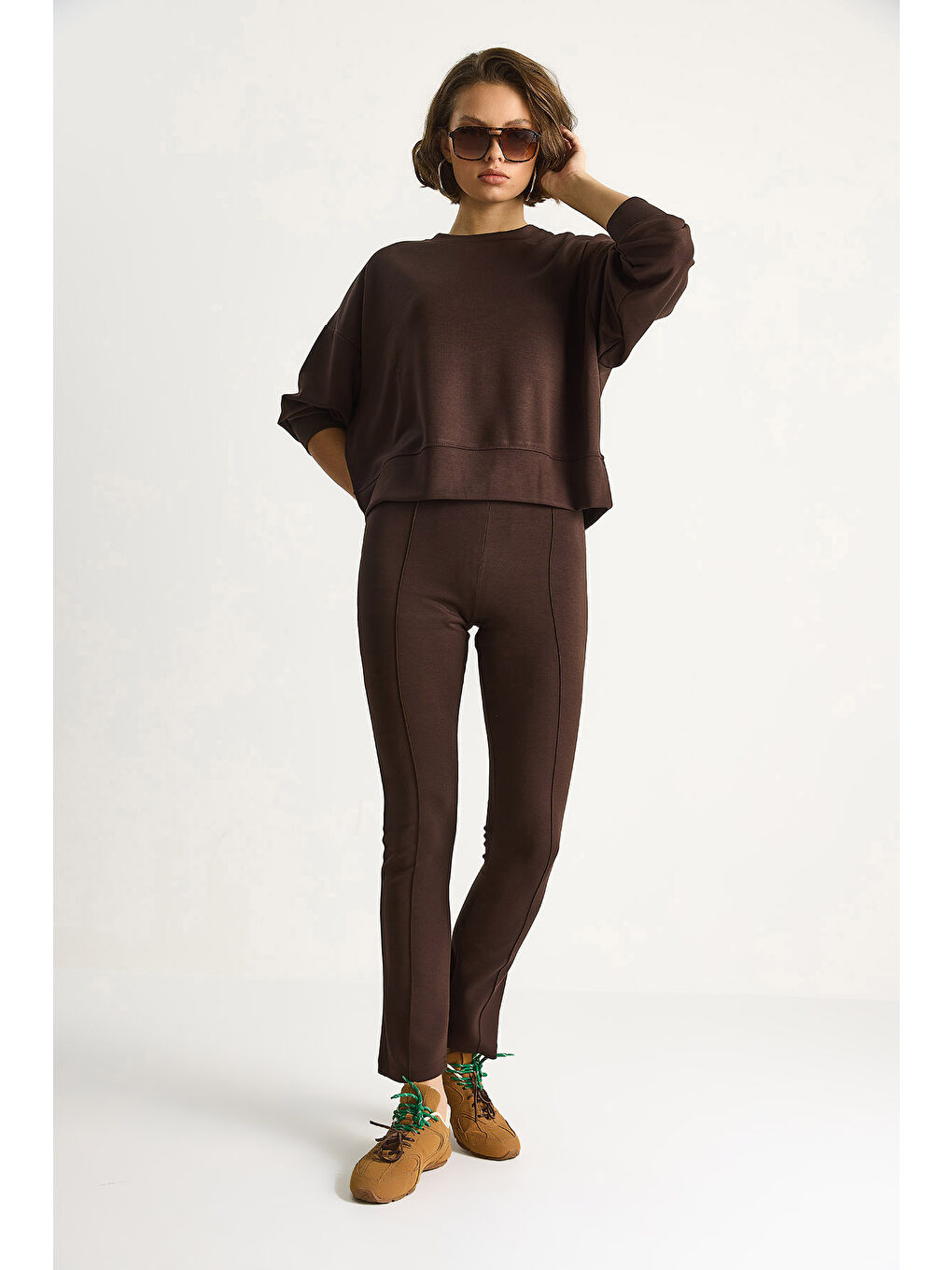 Kahverengi Kadın Yumuşak Dokulu Bisiklet Yaka Oversize Sweat Pantolon Viskon Dalgıç Takım-3