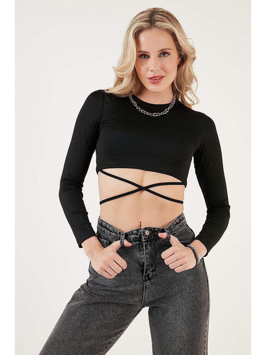 Lela Siyah Beli Bağlamalı Slim Fit Bisiklet Yaka Crop Bluz 5865402