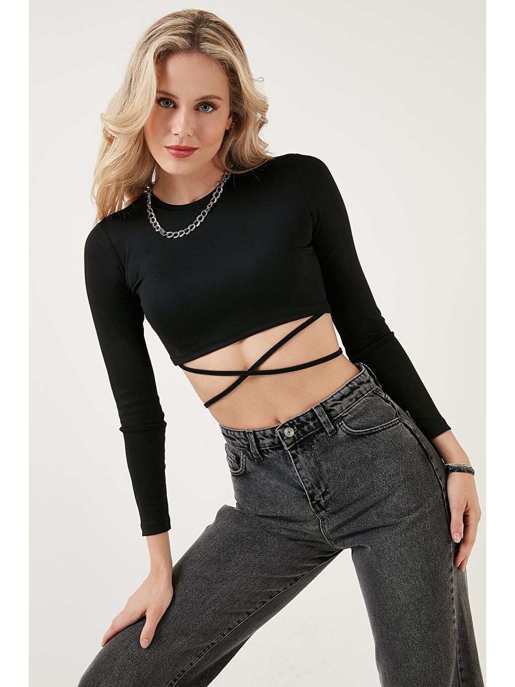 Lela Siyah Beli Bağlamalı Slim Fit Bisiklet Yaka Crop Bluz 5865402 - 1