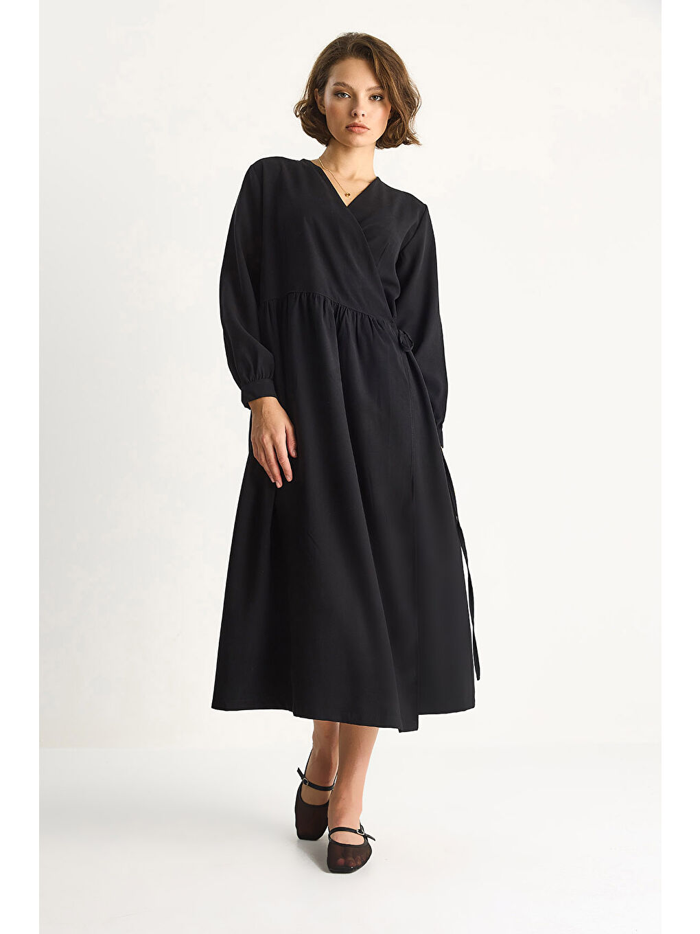 Siyah Kadın Kruvaze Kapamalı Cep Detaylı Modal Uzun Elbise-1