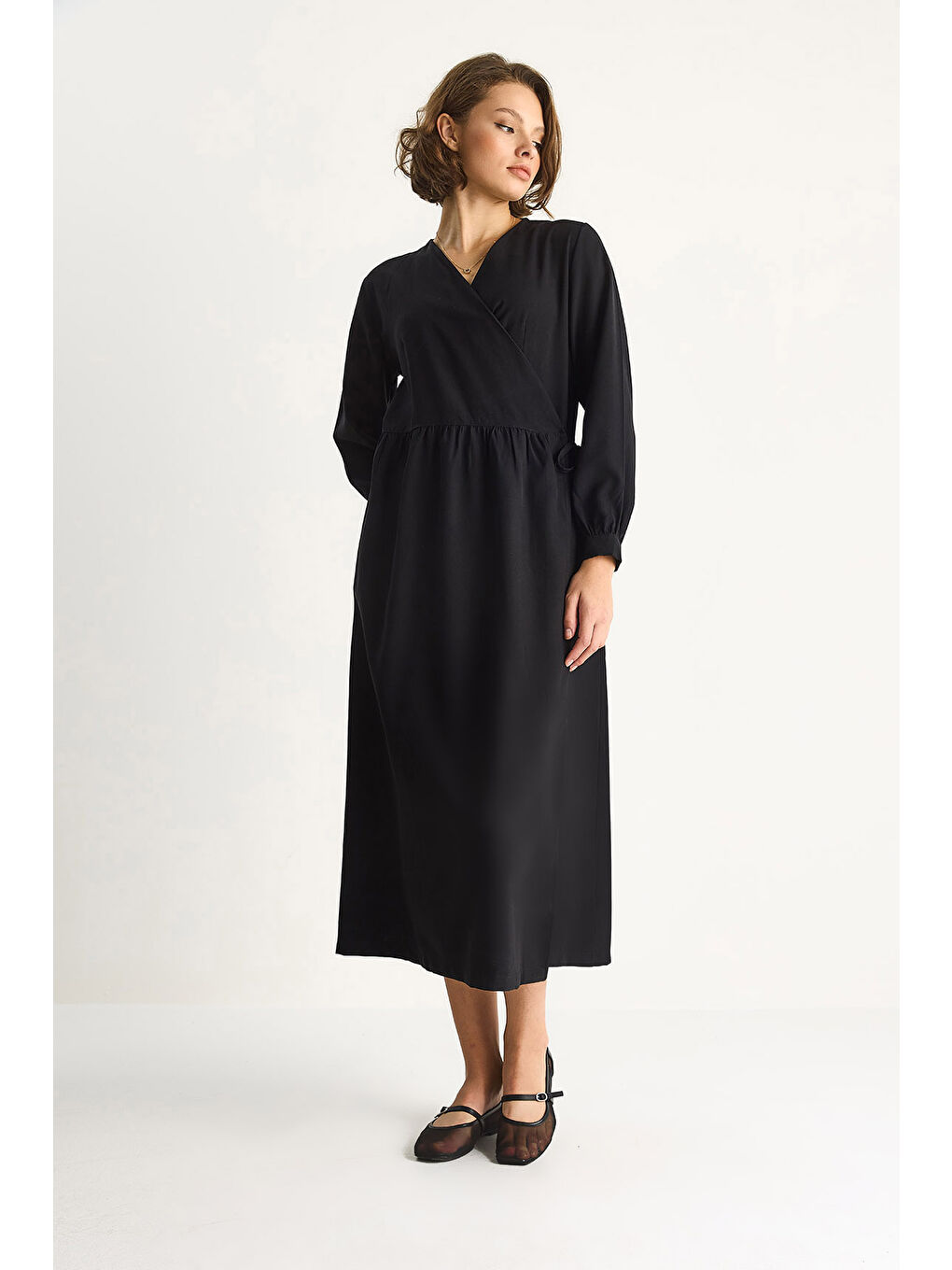 Siyah Kadın Kruvaze Kapamalı Cep Detaylı Modal Uzun Elbise-4