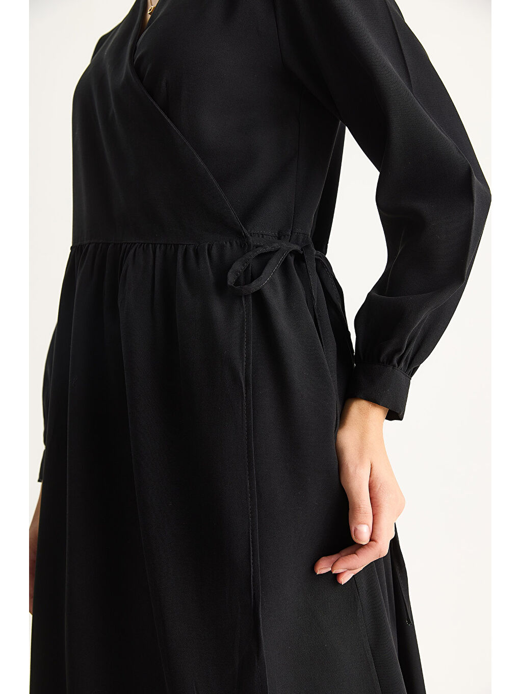 Siyah Kadın Kruvaze Kapamalı Cep Detaylı Modal Uzun Elbise-5