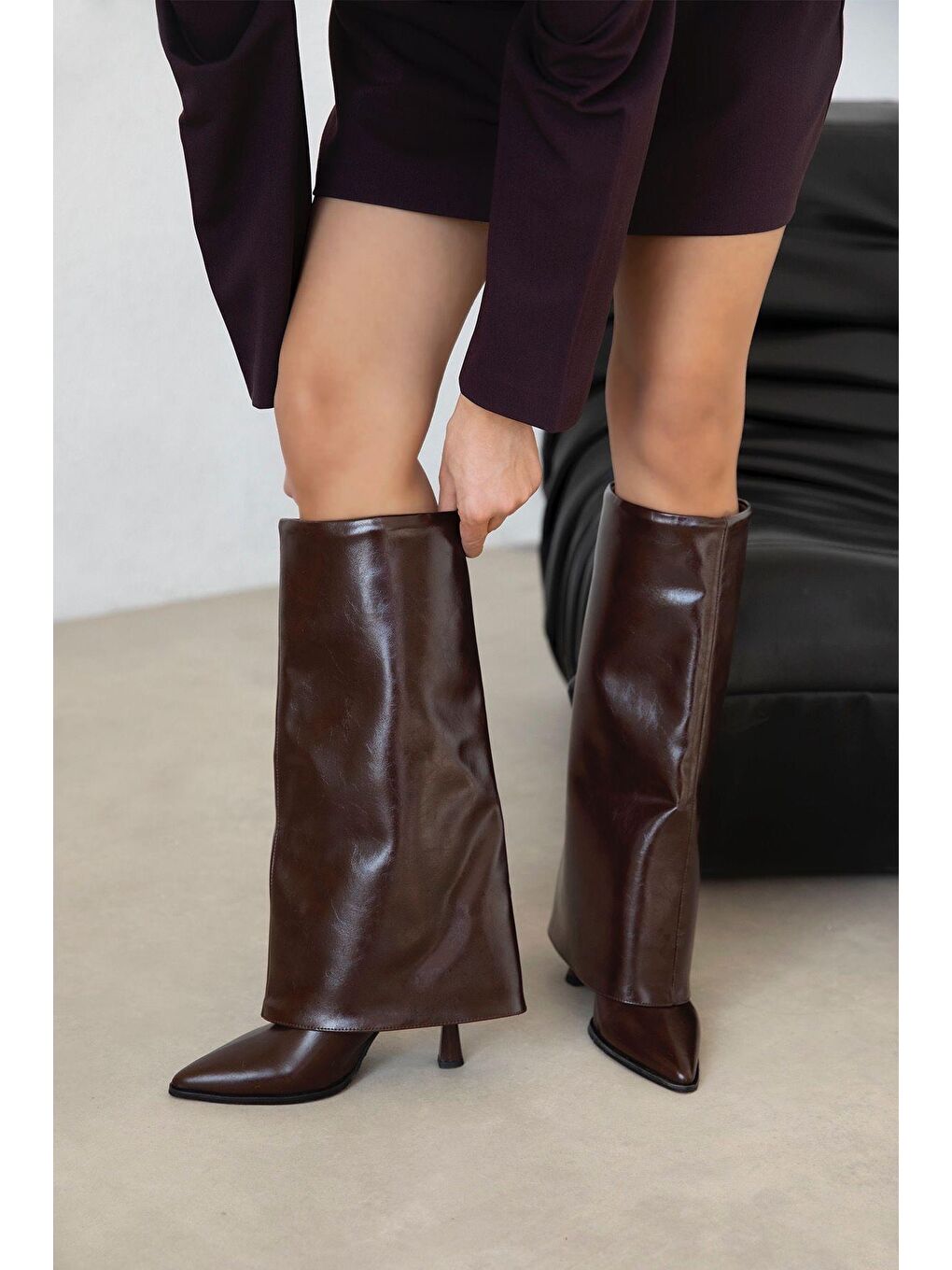 Kahverengi Adelin Kadın Tozluk Detay Kırışık Deri Çizme Kahve