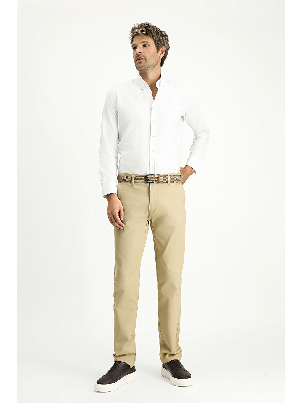 Beyaz Uzun Kol Slim Fit Düğmeli Yaka Oxford Pamuklu Kolay Ütülenebilir Gömlek-1