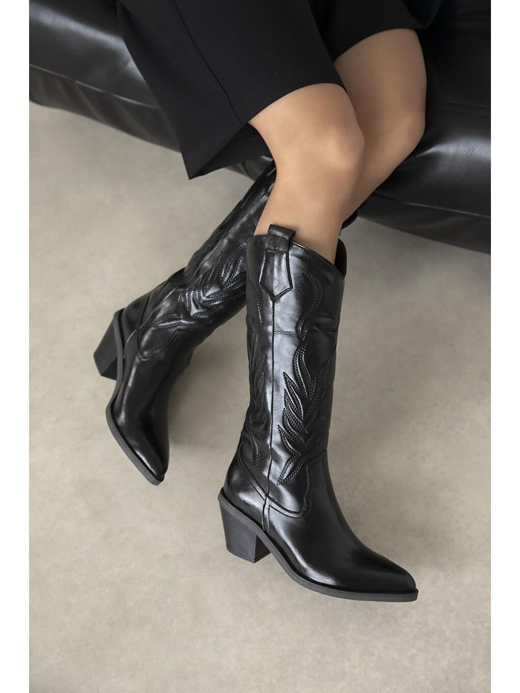 Ruby Kadın Nakış Detay Kırışık Deri Çizme Siyah