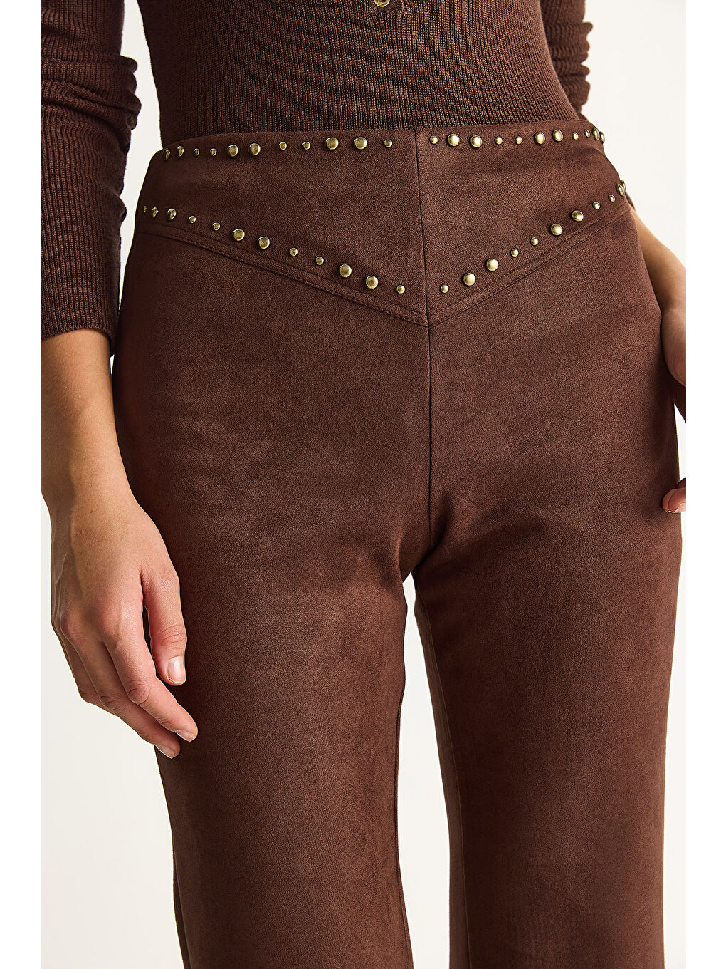 Kahverengi Kadın Metal Detaylı Suni Süet İspanyol Paça Pantolon-6