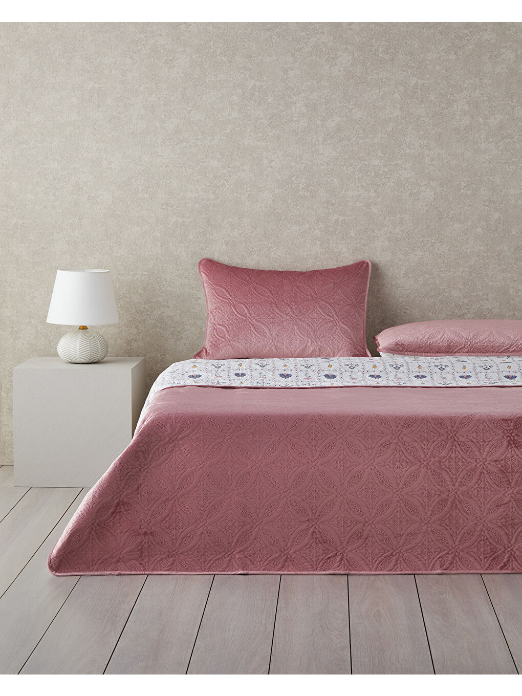 Pembe Ornate Fancy Çift Taraflı Kadife Çift Kişilik Yatak Örtüsü Takımı Gül Kurusu