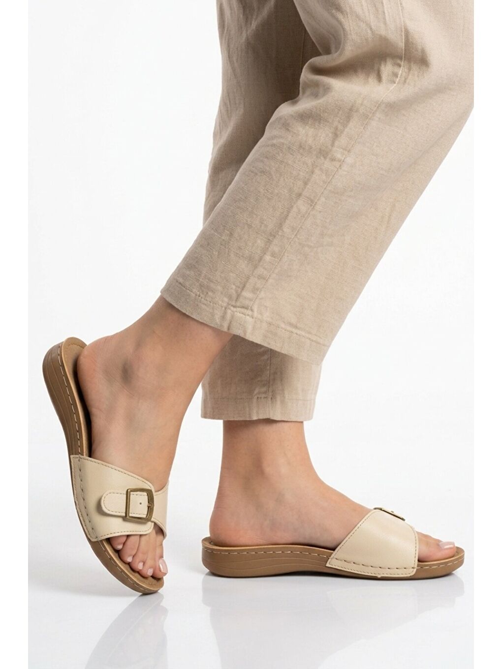 Bej Hafif Anatomik Kadın Terlik 11-113