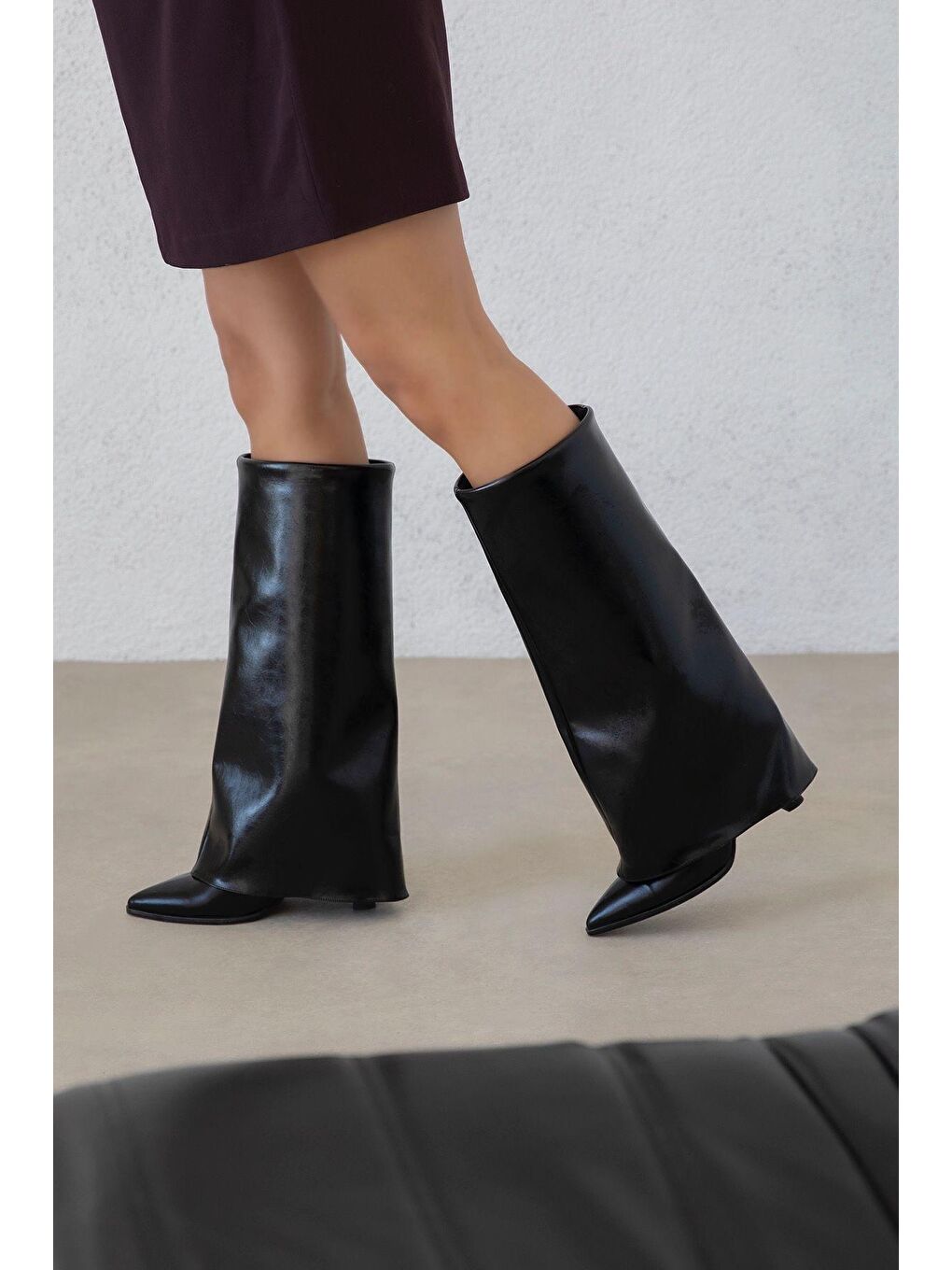 Adelin Kadın Tozluk Detay Kırışık Deri Çizme Siyah-2