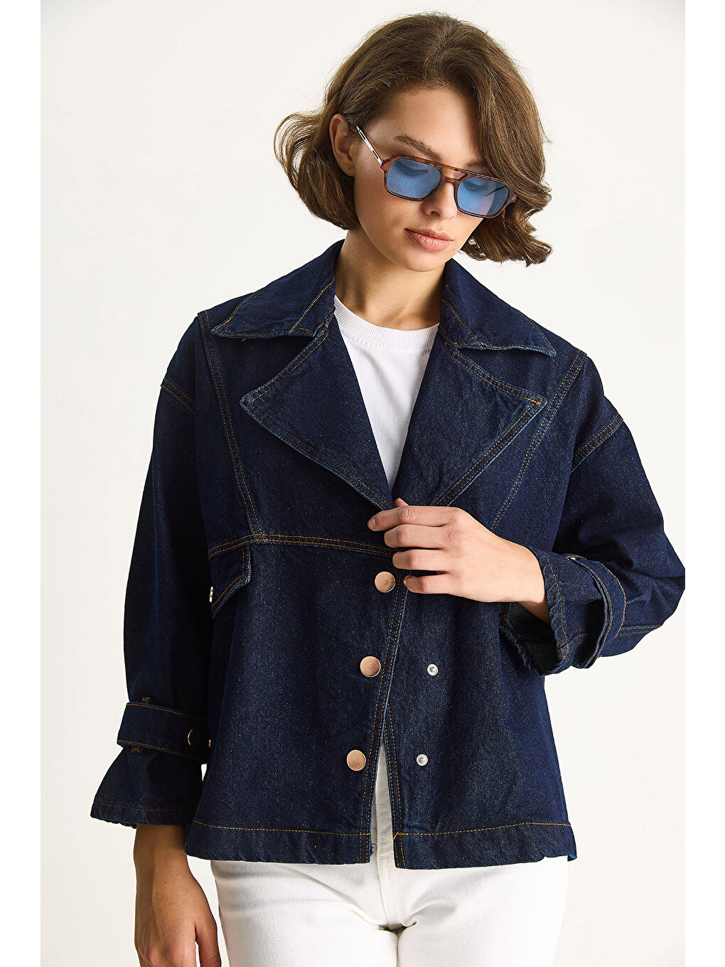 Lacivert Kadın Geniş Yaka Uzun Kollu Ayarlanabilir Manşetli Denim Ceket-4