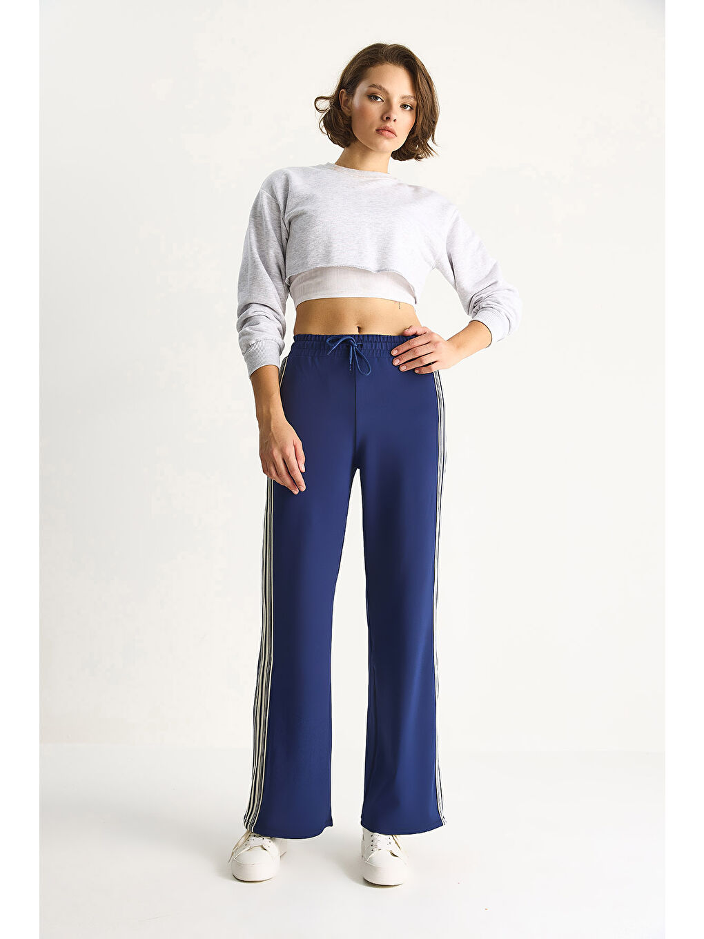 Lacivert Kadın Rahat Kalıp Yan Şerit Detaylı Lastik Bel Yumuşak Dokulu Eşofman Altı T-1