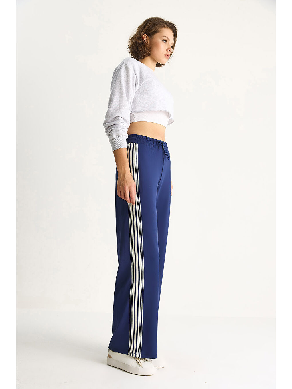 Lacivert Kadın Rahat Kalıp Yan Şerit Detaylı Lastik Bel Yumuşak Dokulu Eşofman Altı T-3