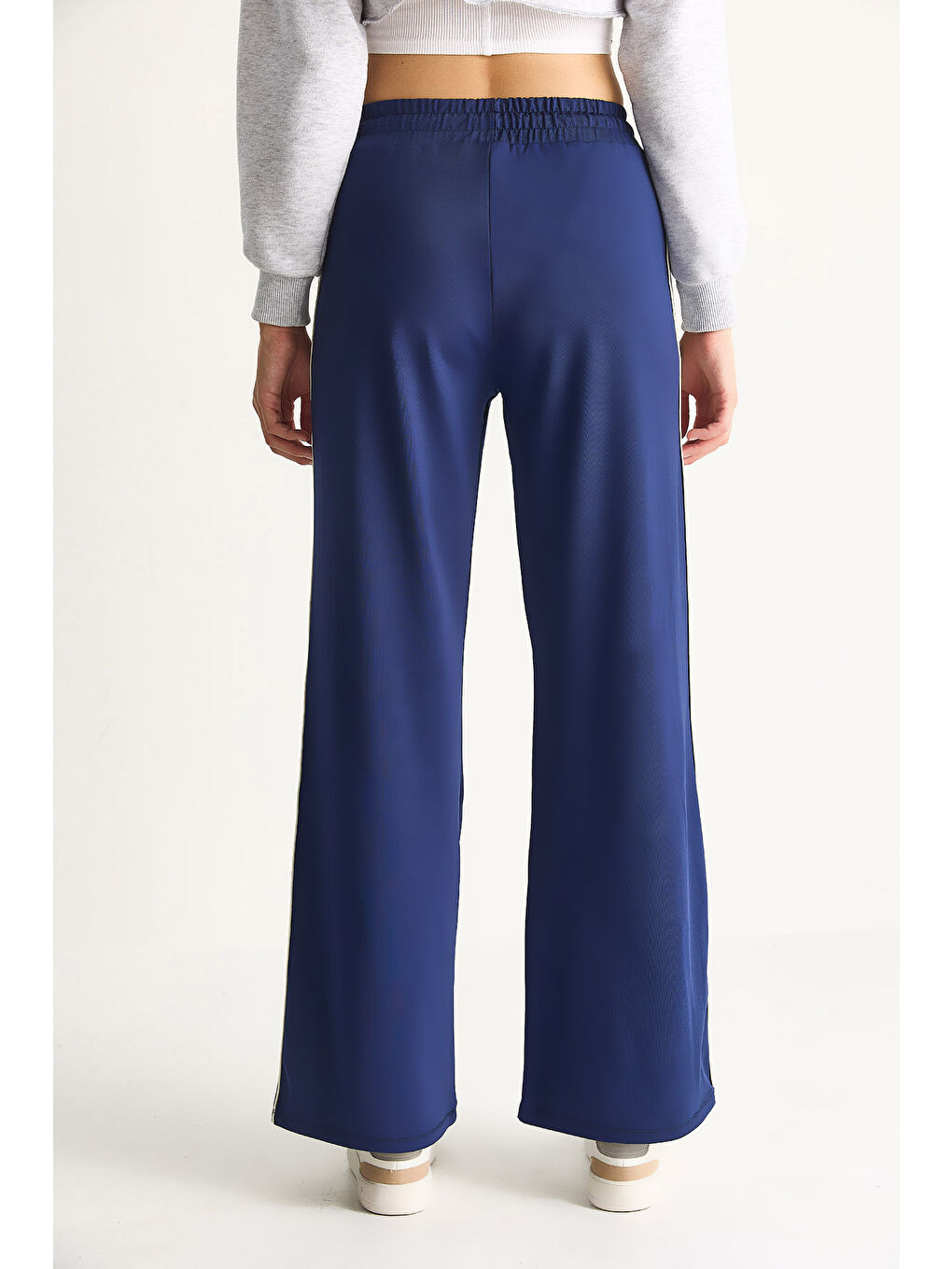 Lacivert Kadın Rahat Kalıp Yan Şerit Detaylı Lastik Bel Yumuşak Dokulu Eşofman Altı T-6