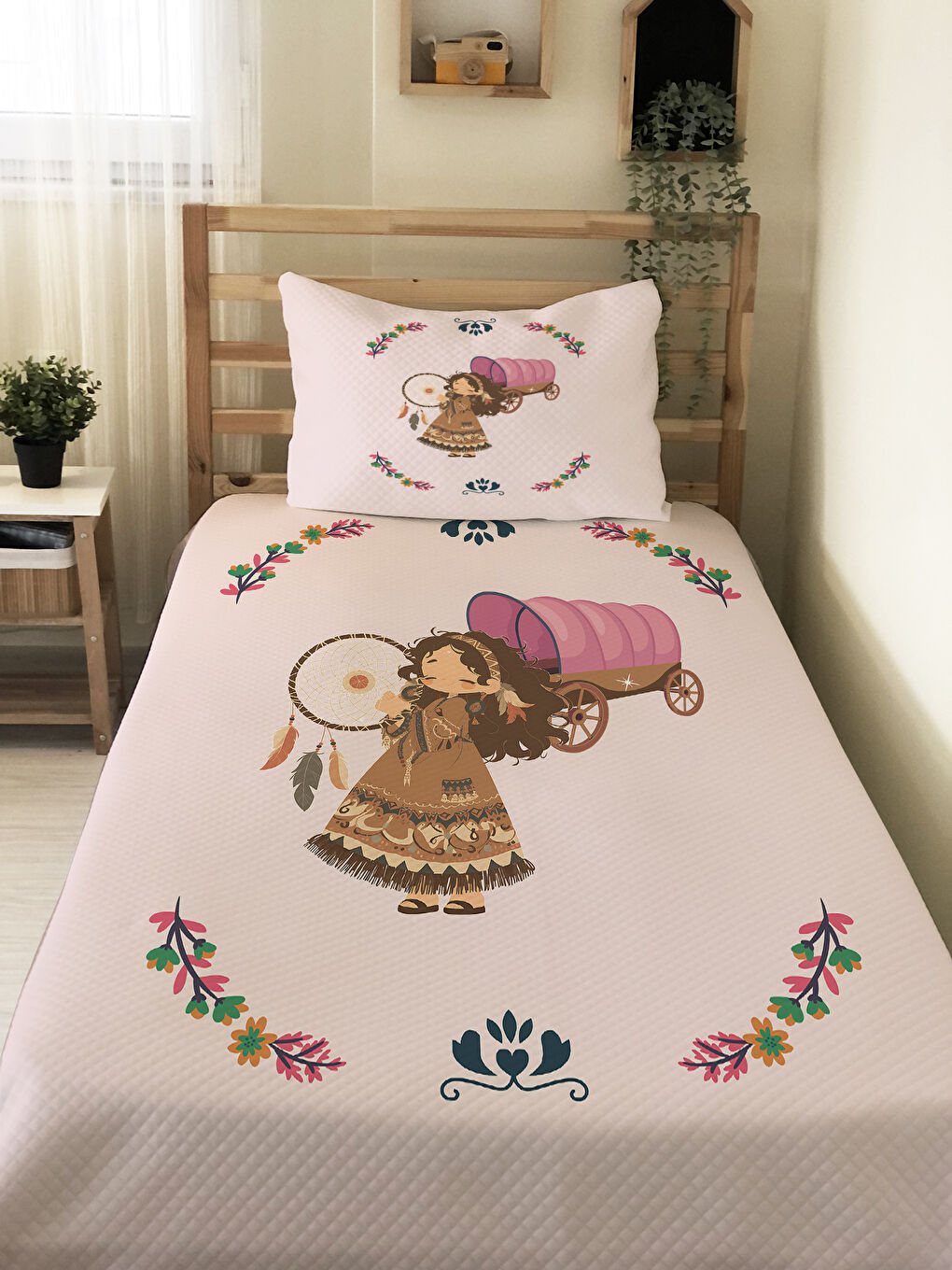 Karışık Kız Desenli Çocuk Pike Takımı - 160x220 Cm Pike 50x70 Cm Yastık Kılıfı