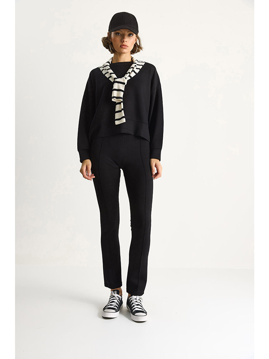 Siyah Kadın Yumuşak Dokulu Bisiklet Yaka Oversize Sweat Pantolon Viskon Dalgıç Takım-1