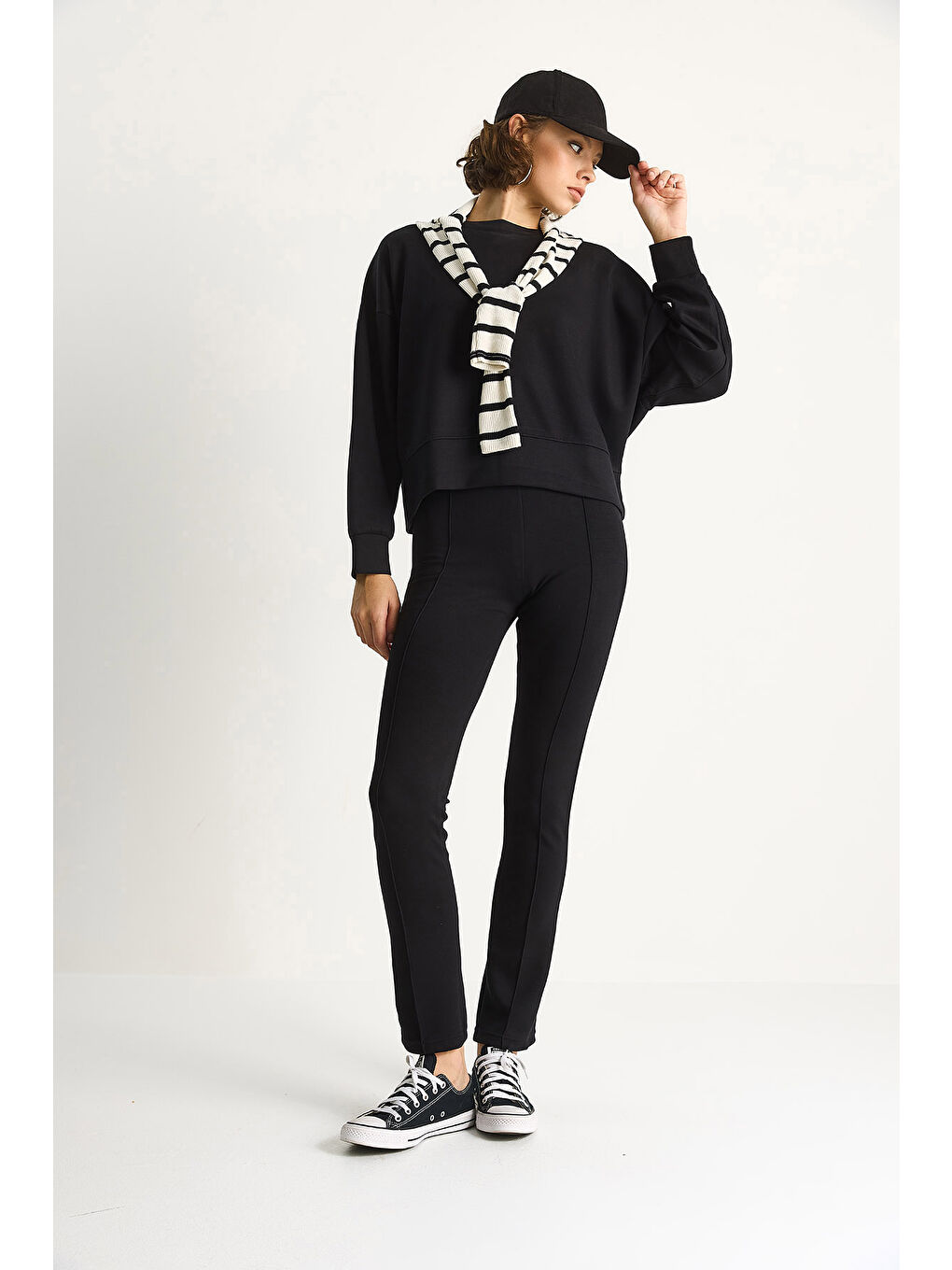 Siyah Kadın Yumuşak Dokulu Bisiklet Yaka Oversize Sweat Pantolon Viskon Dalgıç Takım-2