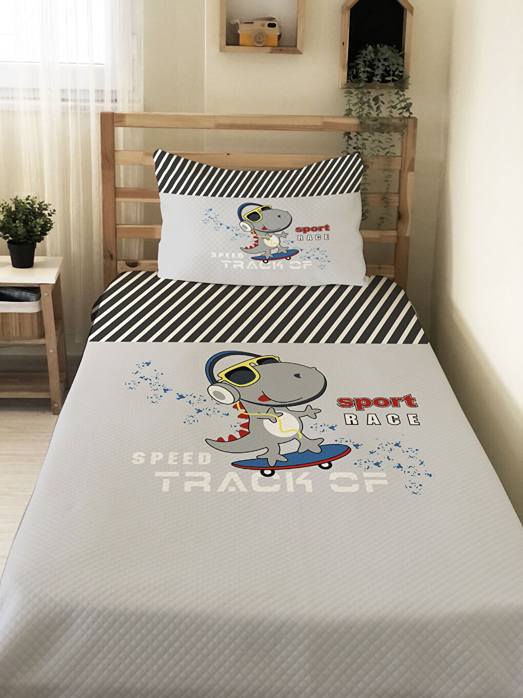 Karışık Dinozor Desenli Çocuk Pike Takımı - 160x220 Cm Pike 50x70 Cm Yastık Kılıfı