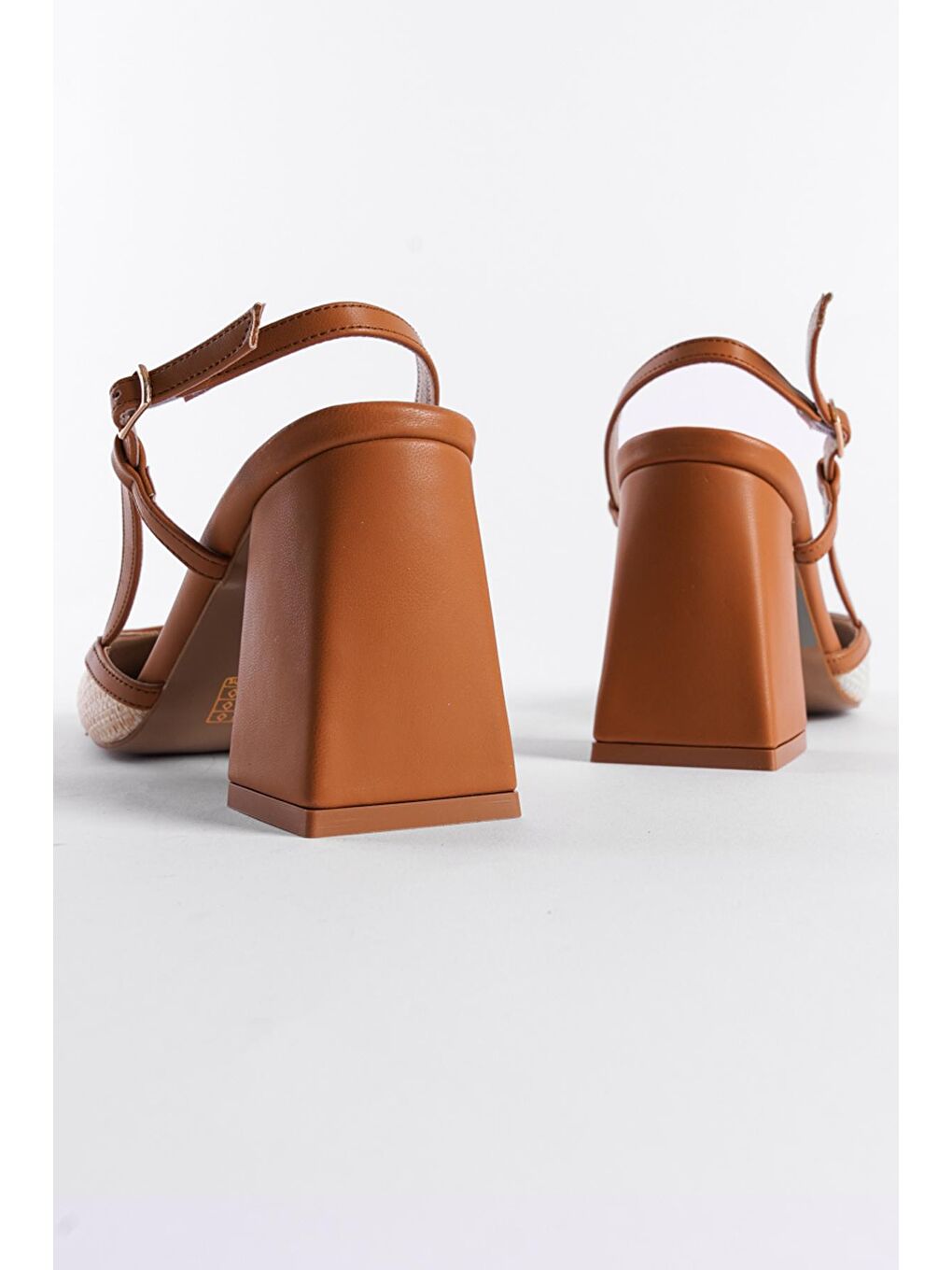 Sarı Arkası Açık Küt Burunlu Kalın Topuklu  Hasır Kadın Ayakkabı-3