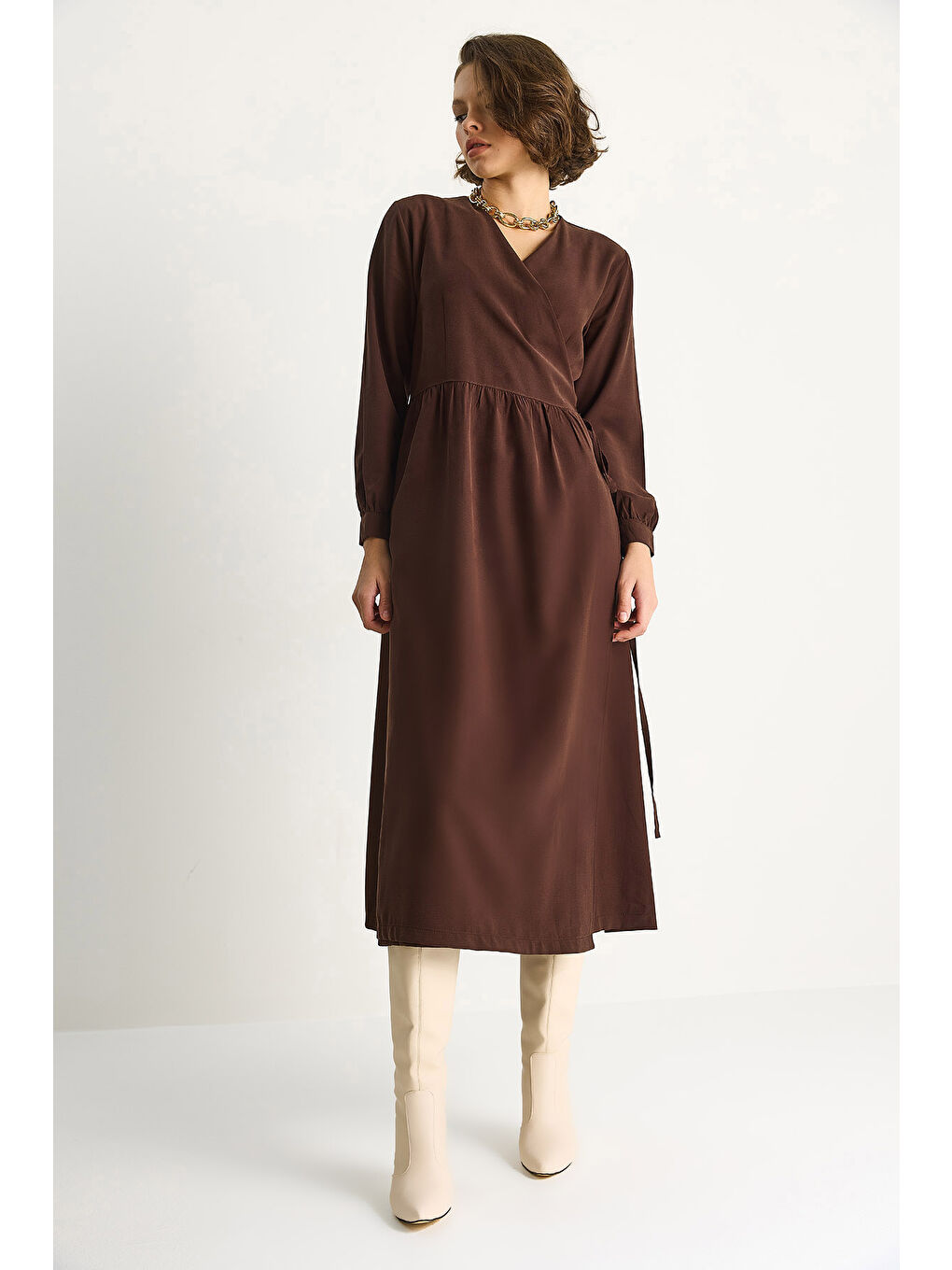 Kahverengi Kadın Kruvaze Kapamalı Cep Detaylı Modal Uzun Elbise-1