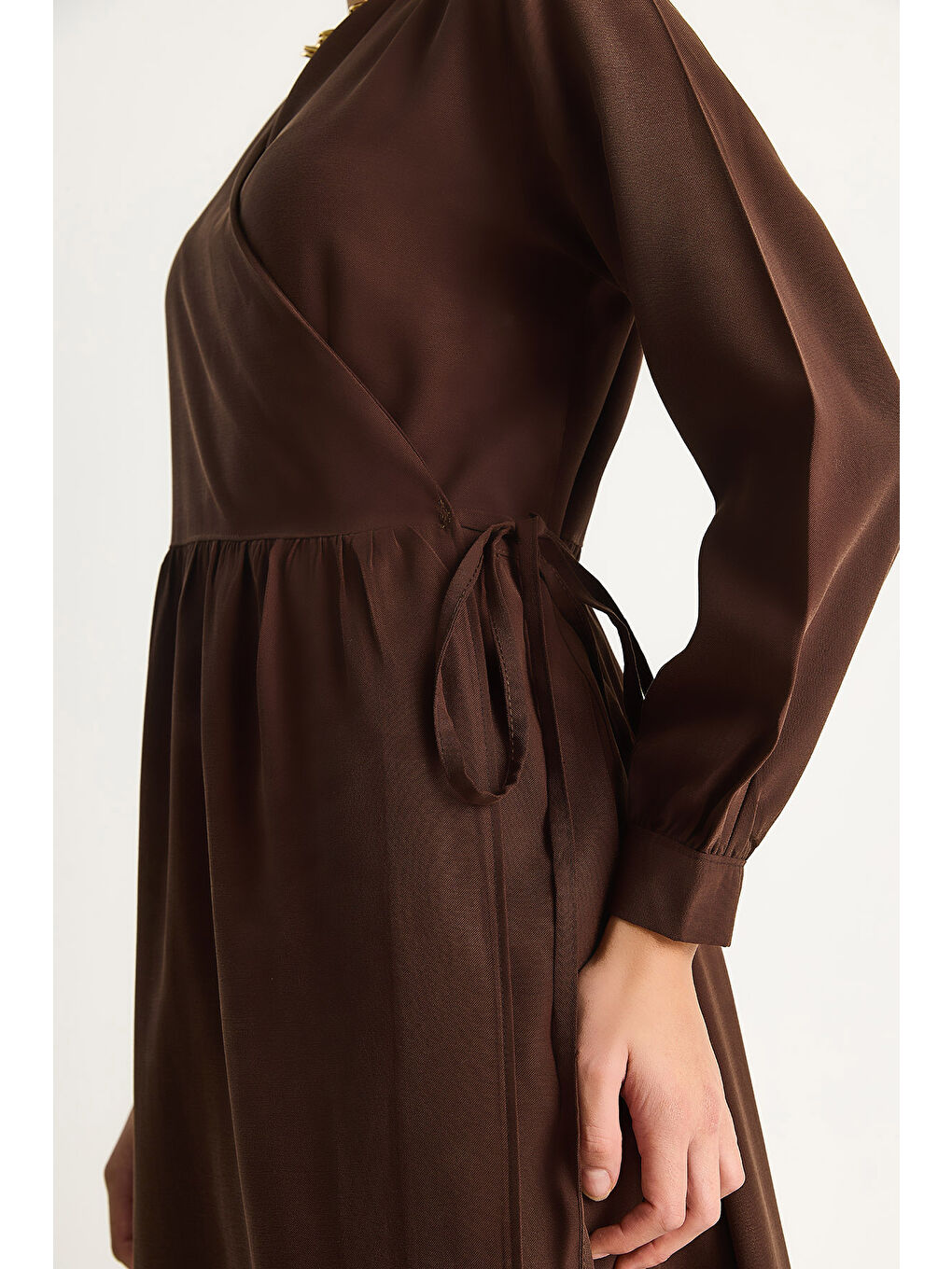 Kahverengi Kadın Kruvaze Kapamalı Cep Detaylı Modal Uzun Elbise-4