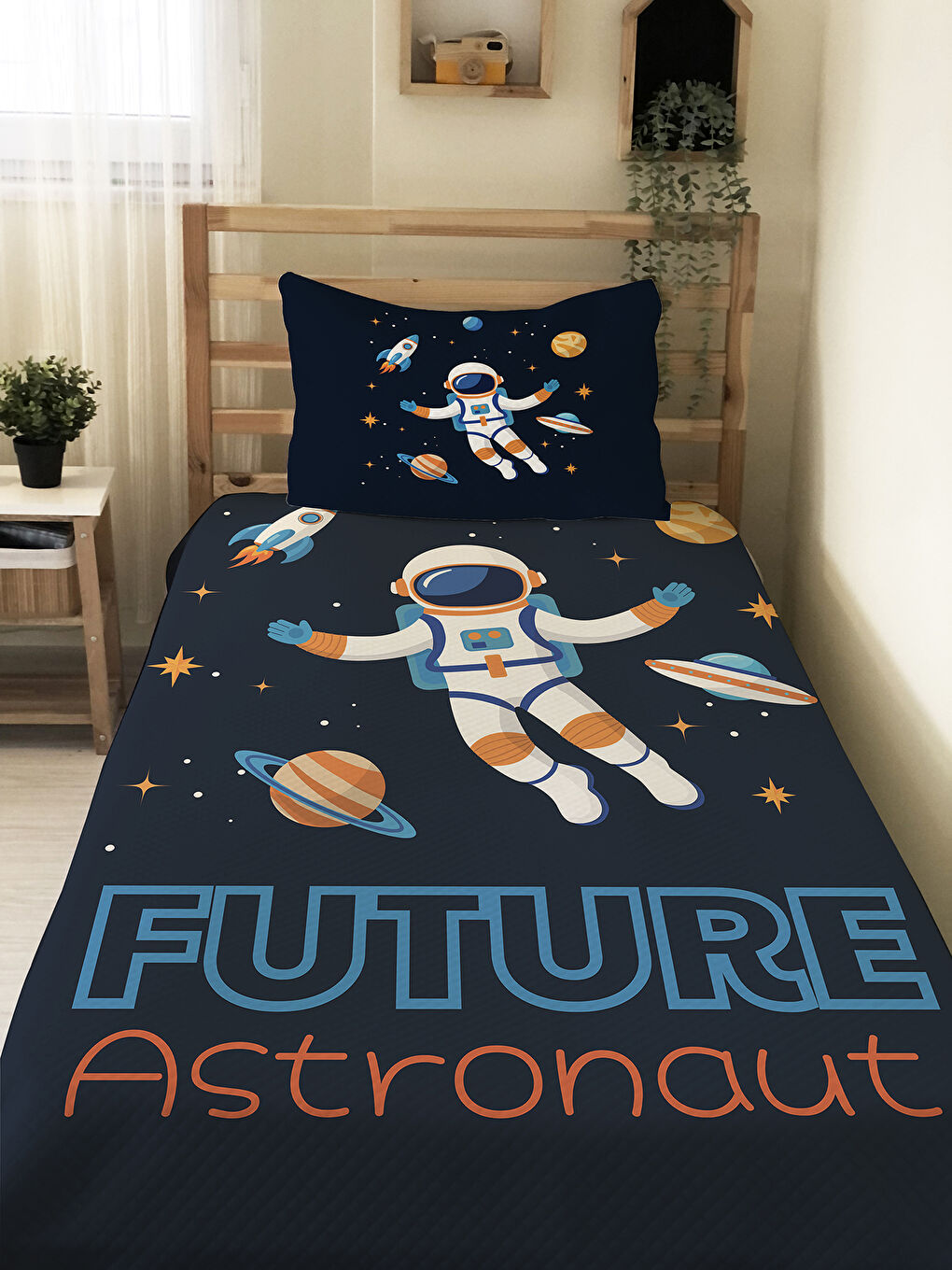 Karışık Astronot Desenli Çocuk Pike Takımı - 160x220 Cm Pike 50x70 Cm Yastık Kılıfı