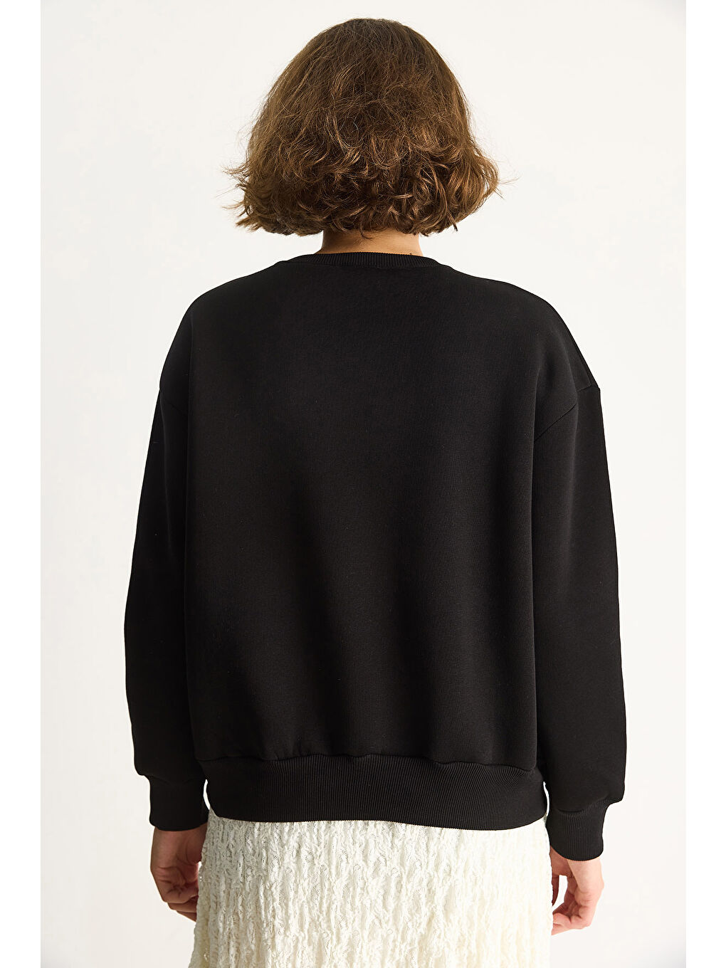 Siyah Kadın Bisiklet Yaka Kalp Nakışlı Şardonlu Üç İplik Sweatshirt-5