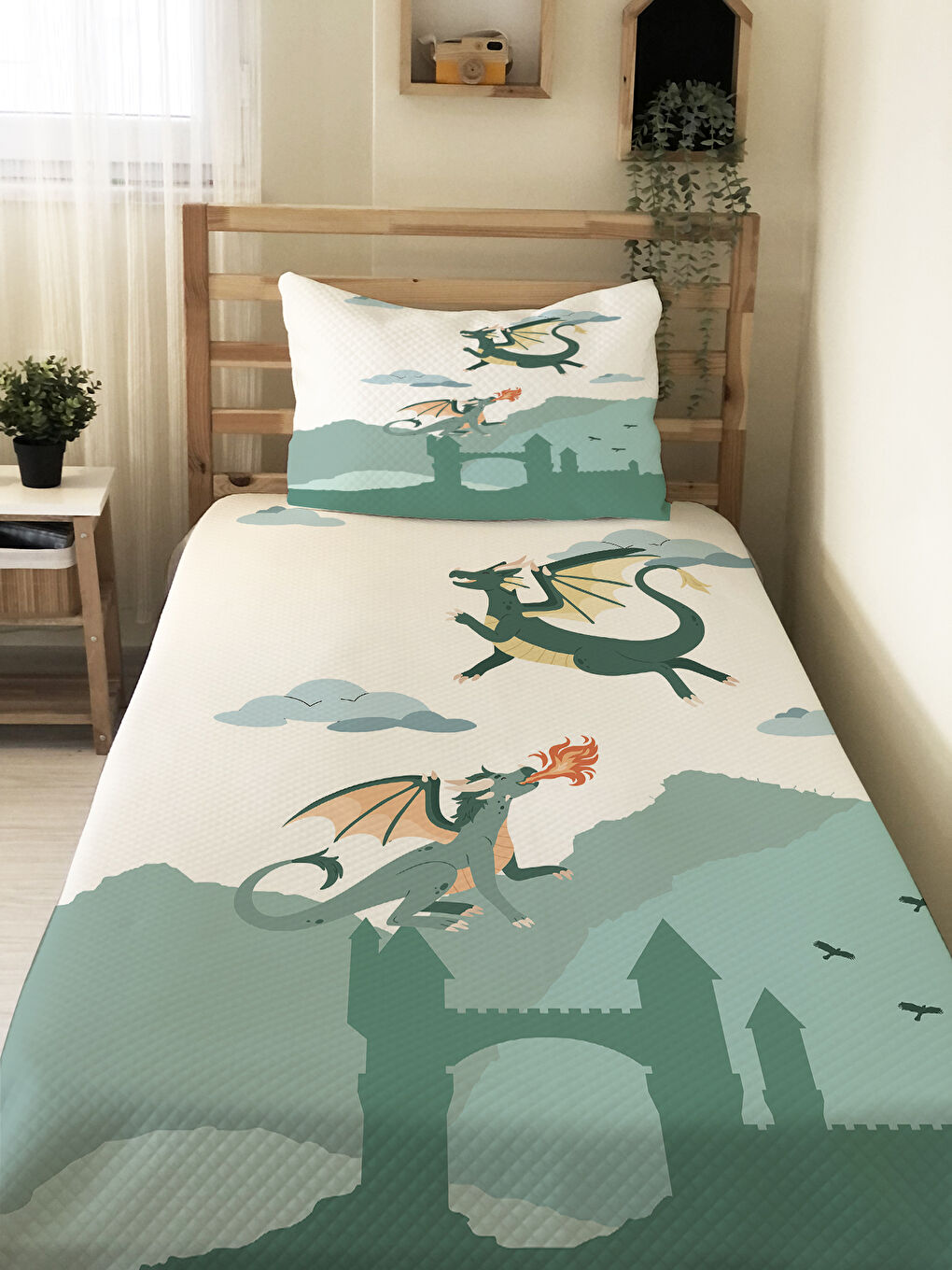 Karışık Ejderha Desenli Çocuk Pike Takımı - 160x220 Cm Pike 50x70 Cm Yastık Kılıfı