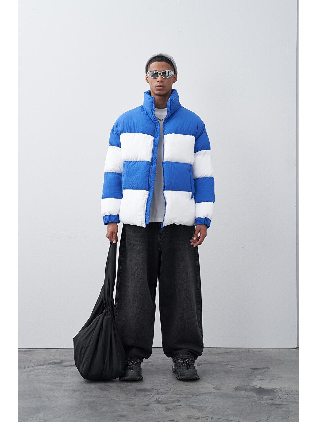 Mavi Beyaz Şeritli Oversize Şişme Mont