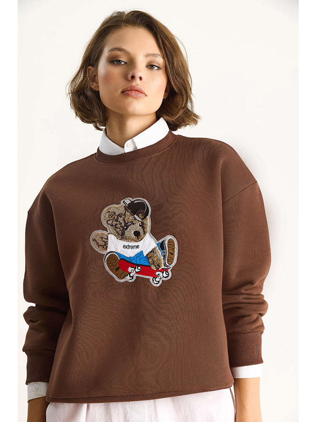 Kahverengi Kadın Teddy Nakış İşlemeli Bisiklet Yaka Salaş Sweatshirt-4